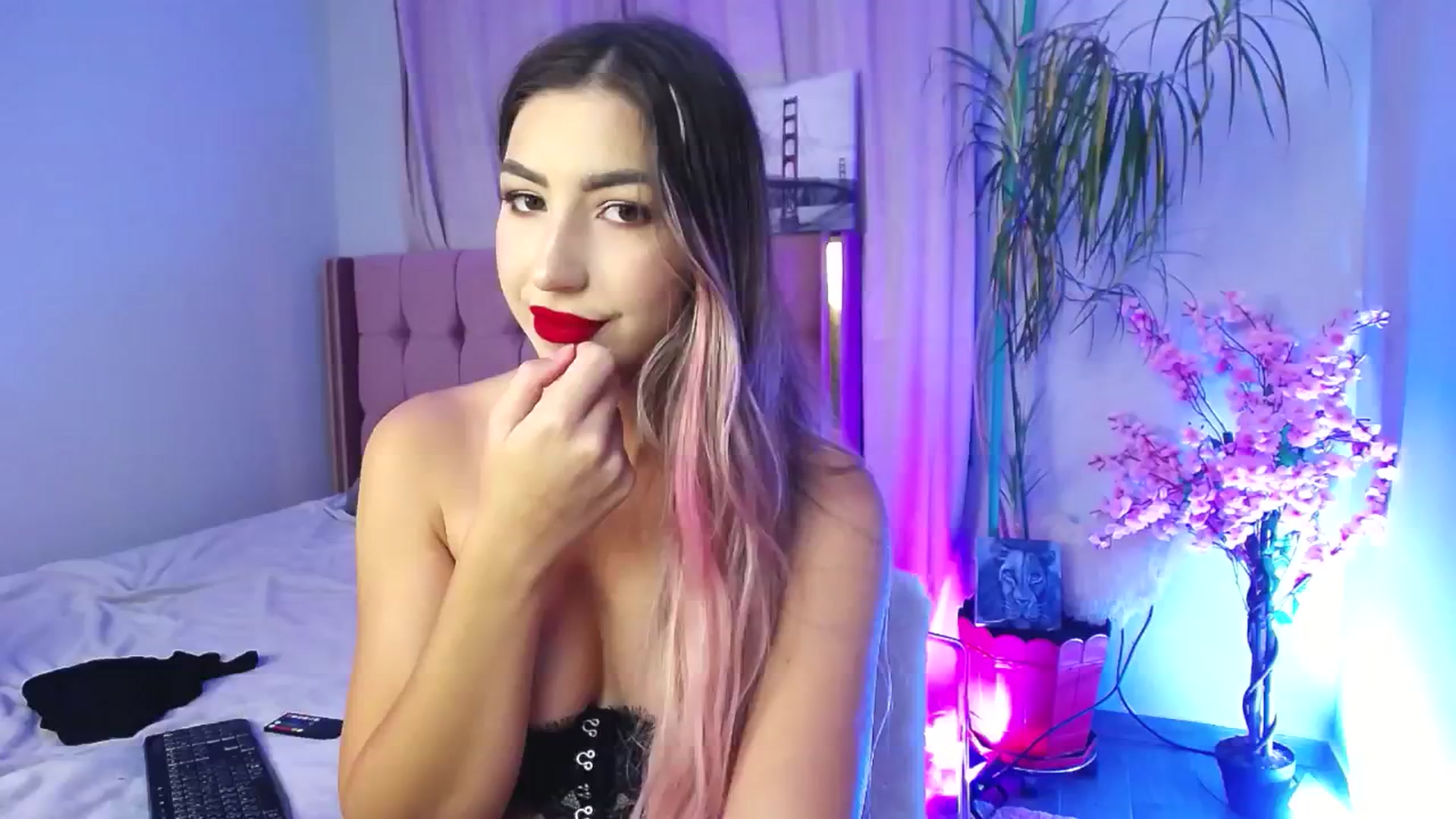 Gallery image thumbnail from JESSICAA's myfreecams stream on, 09/24/2024, 11:07 image 1 of 20