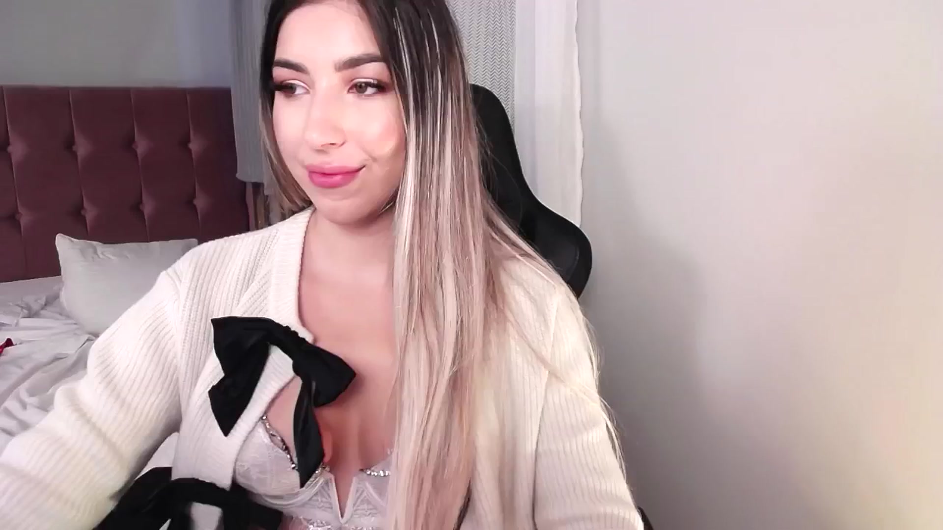 Gallery image thumbnail from JESSICAA's myfreecams stream on, 10/31/2024, 12:44 image 13 of 20