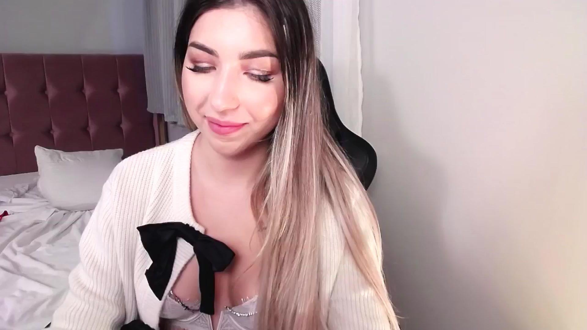 Gallery image thumbnail from JESSICAA's myfreecams stream on, 10/31/2024, 12:44 image 12 of 20
