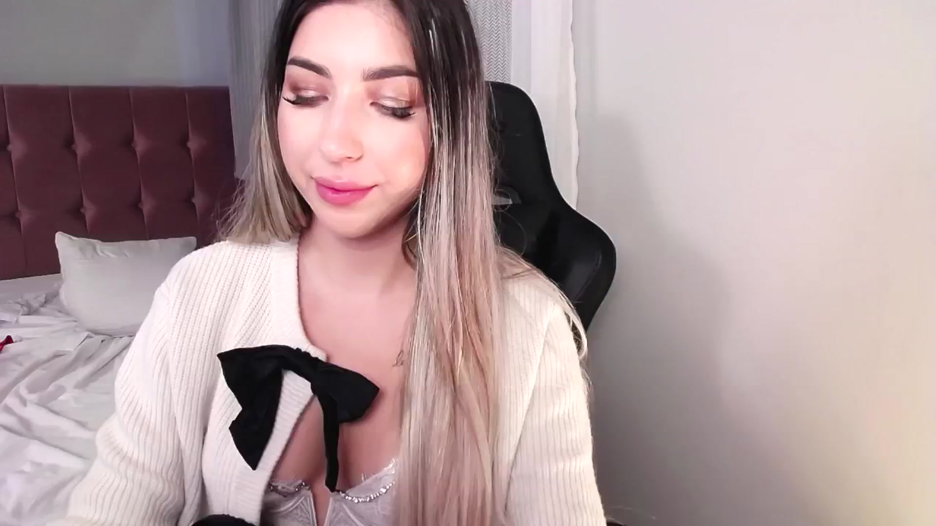 Gallery image thumbnail from JESSICAA's myfreecams stream on, 10/31/2024, 12:44 image 15 of 20