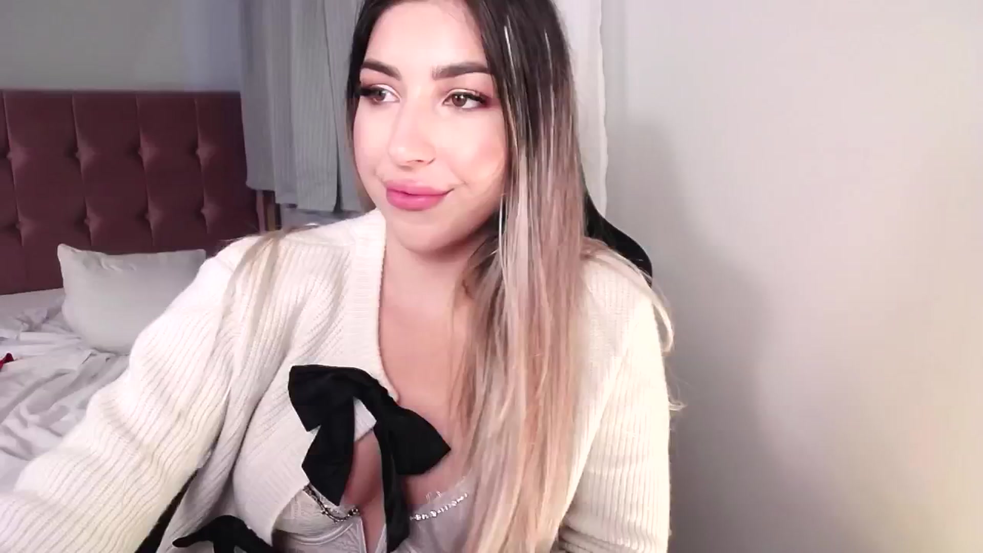 Gallery image thumbnail from JESSICAA's myfreecams stream on, 10/31/2024, 12:44 image 16 of 20