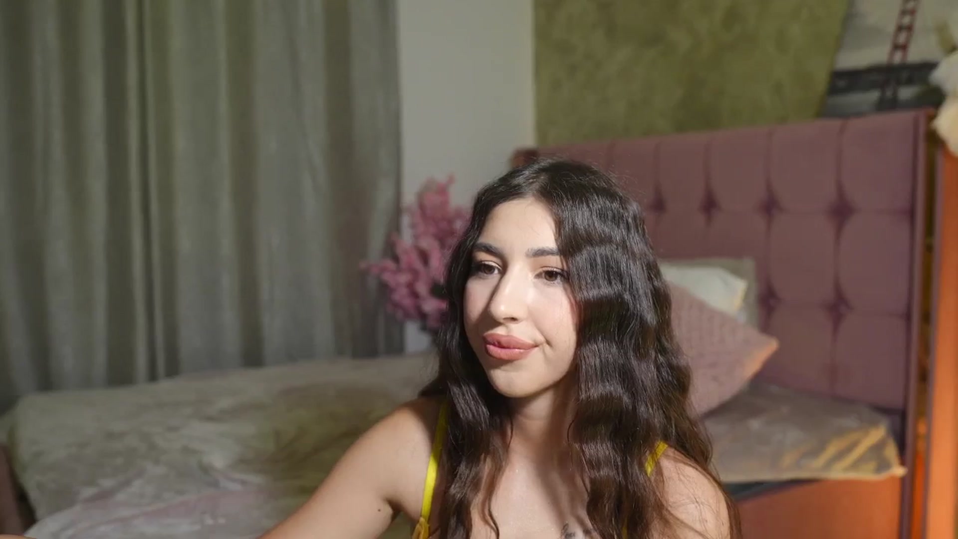 Gallery image thumbnail from JESSICAA's myfreecams stream on, 05/04/2025, 22:00 image 6 of 20