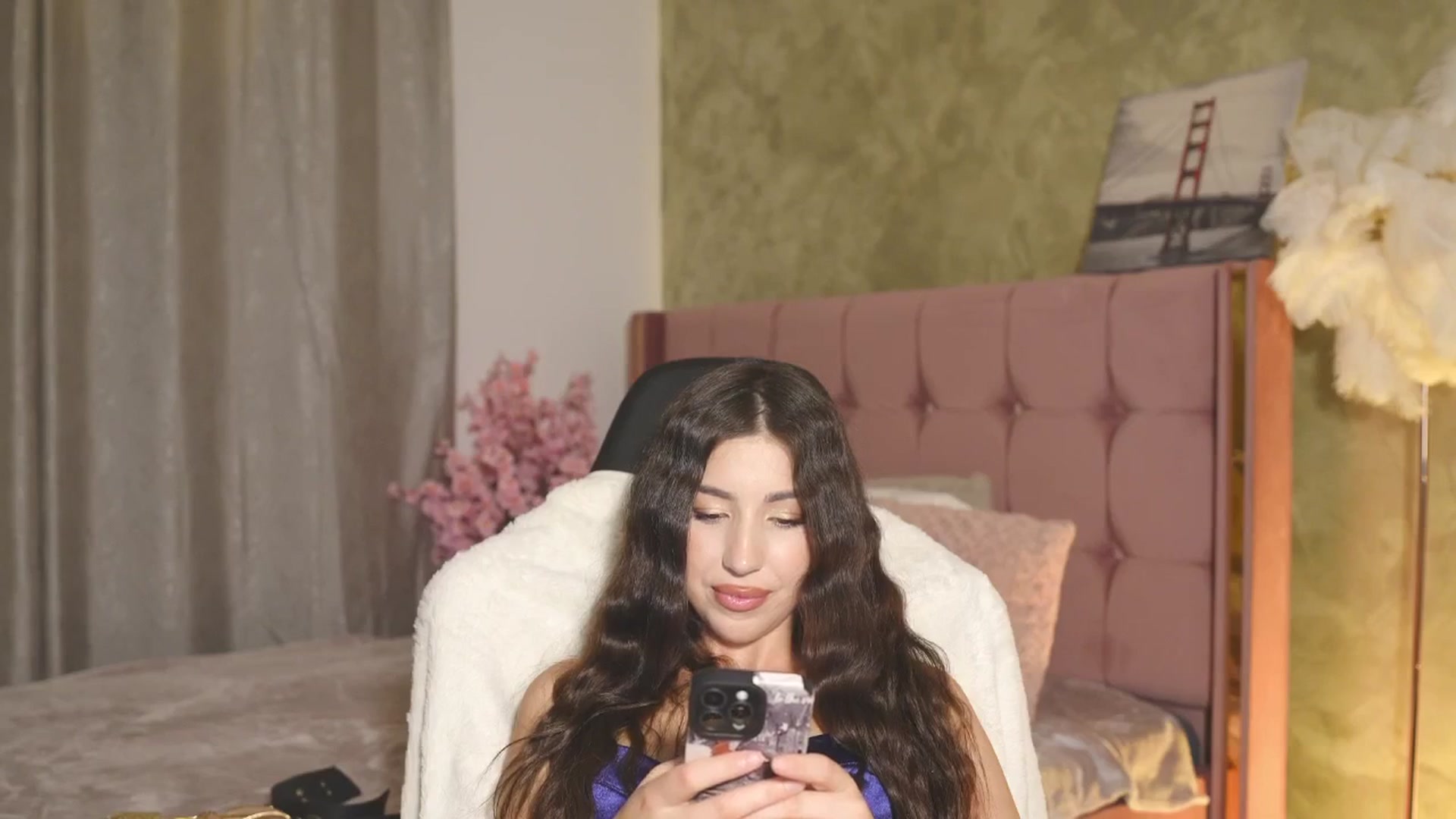 Gallery image thumbnail from JESSICAA's myfreecams stream on, 05/05/2025, 24:01 image 18 of 20