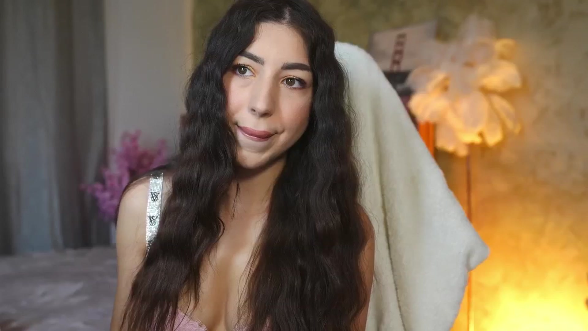 Gallery image thumbnail from JESSICAA's myfreecams stream on, 05/07/2025, 12:27 image 10 of 20