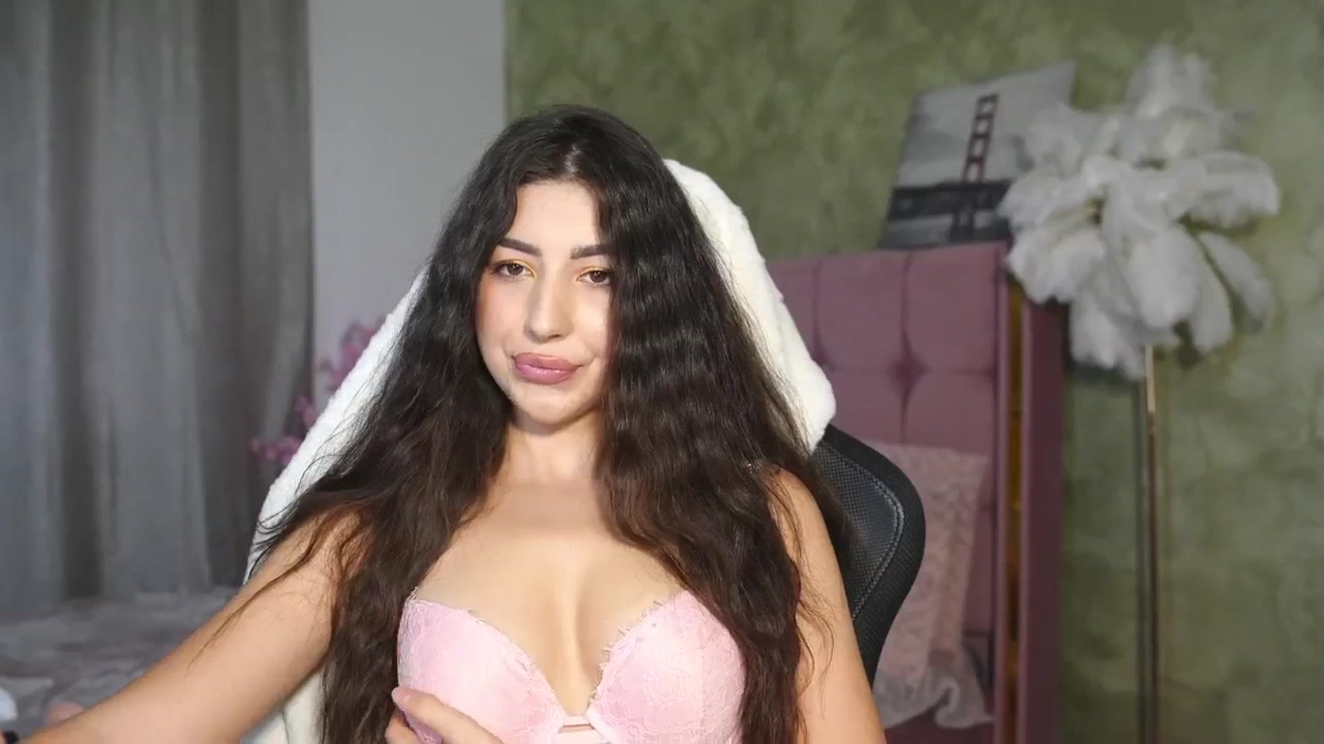 Gallery image thumbnail from JESSICAA's myfreecams stream on, 05/07/2025, 14:47 image 18 of 20