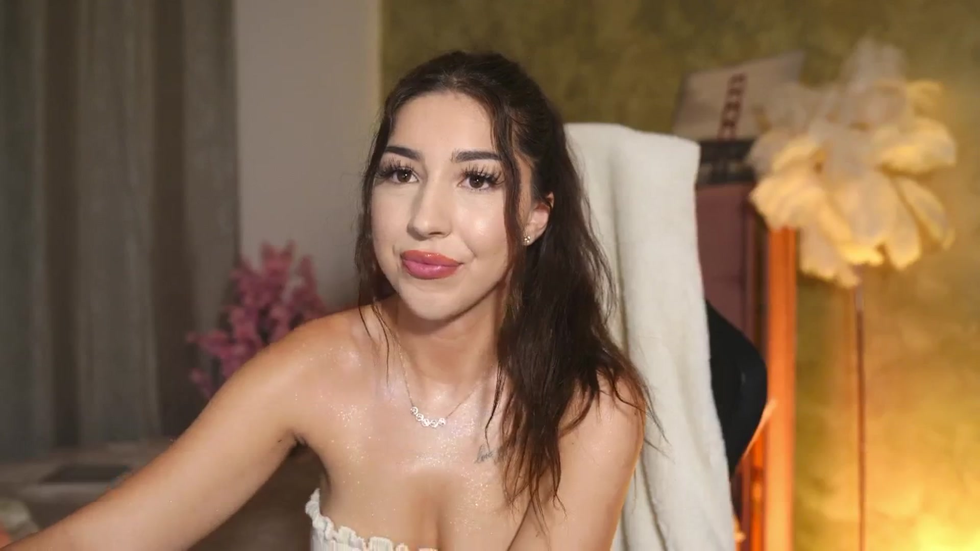 Gallery image thumbnail from JESSICAA's myfreecams stream on, 05/08/2025, 21:24 image 4 of 20