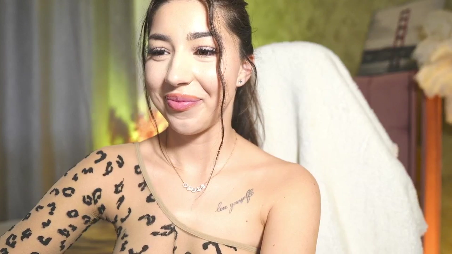 Gallery image thumbnail from JESSICAA's myfreecams stream on, 05/09/2025, 10:19 image 3 of 20