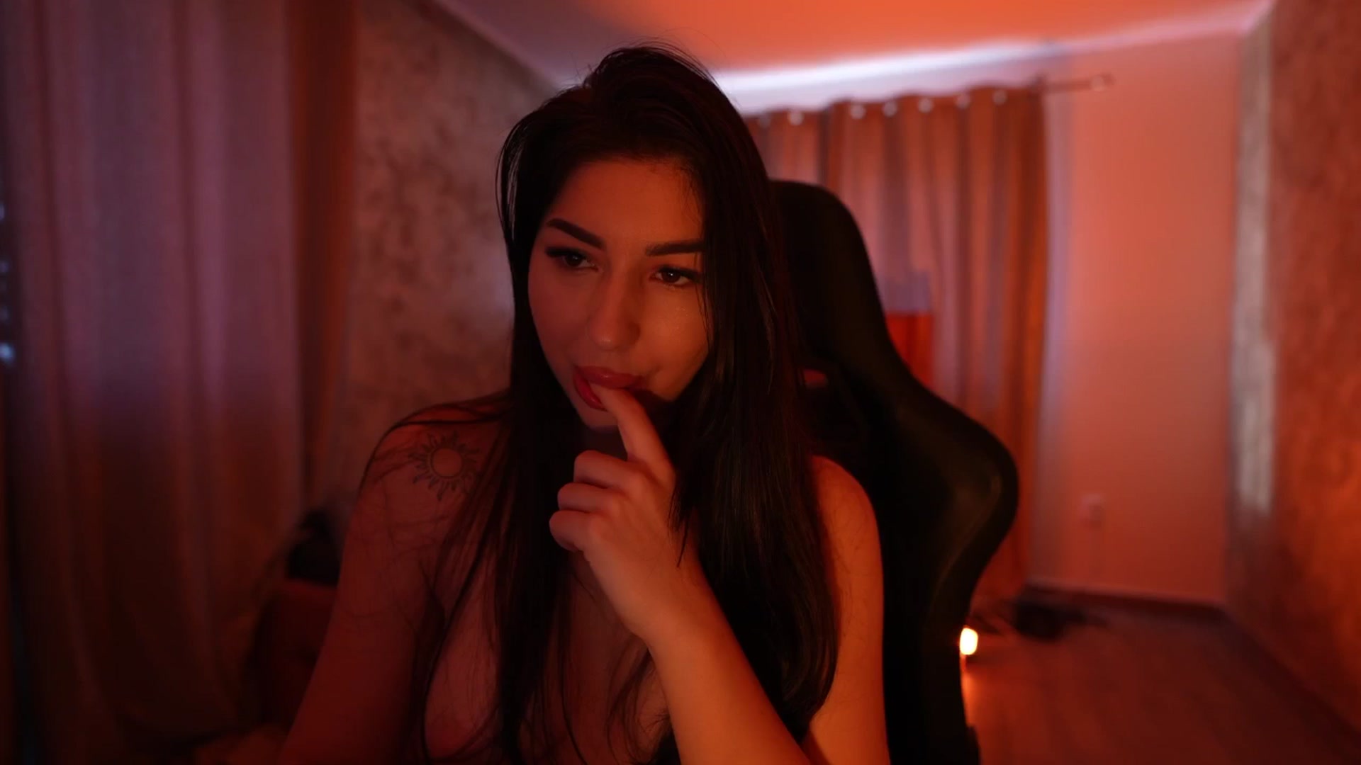Gallery image thumbnail from JESSICAA's myfreecams stream on, 12/29/2025, 11:17 image 14 of 20