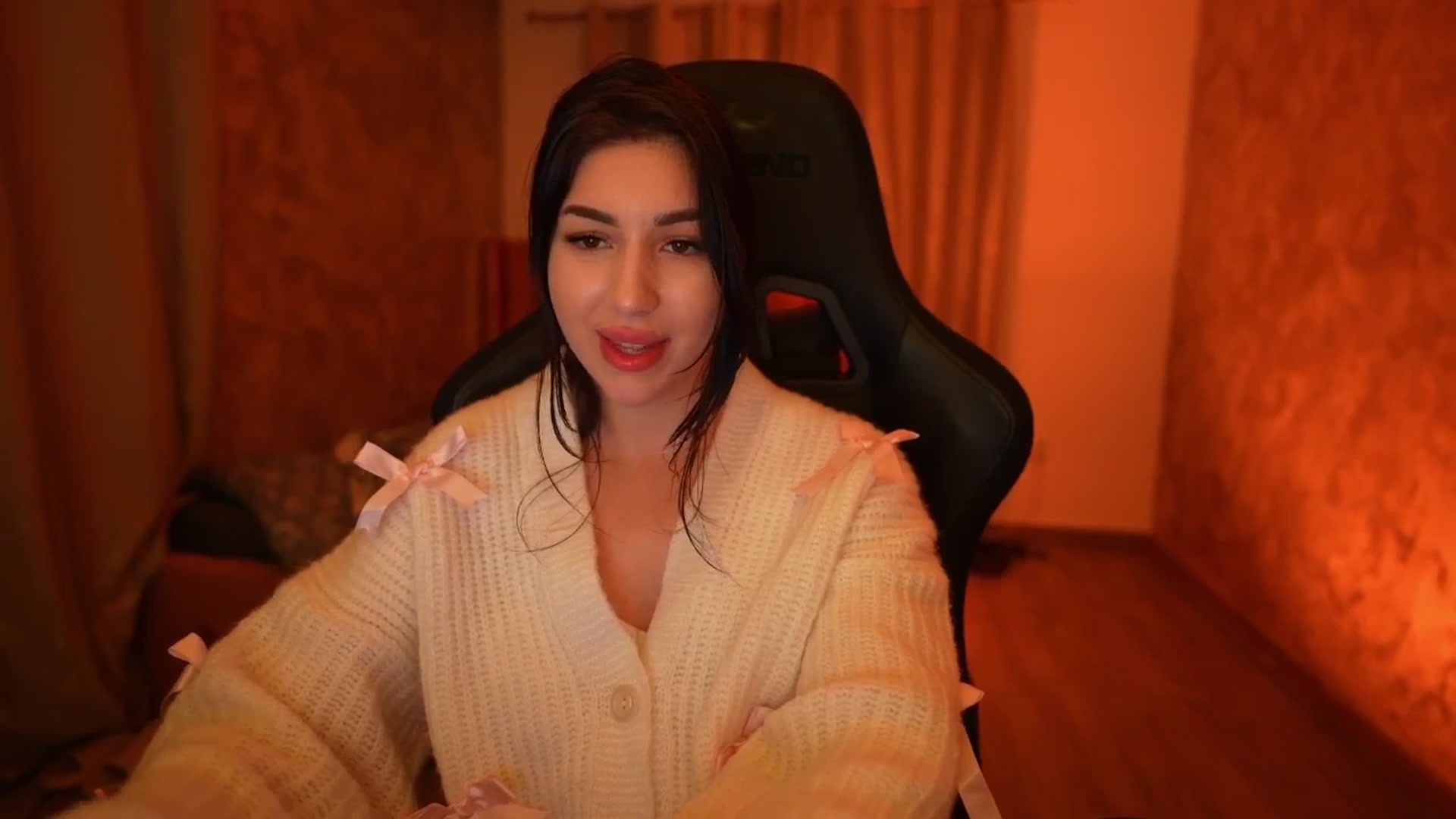 Gallery image thumbnail from JESSICAA's myfreecams stream on, 12/29/2025, 16:55 image 9 of 20