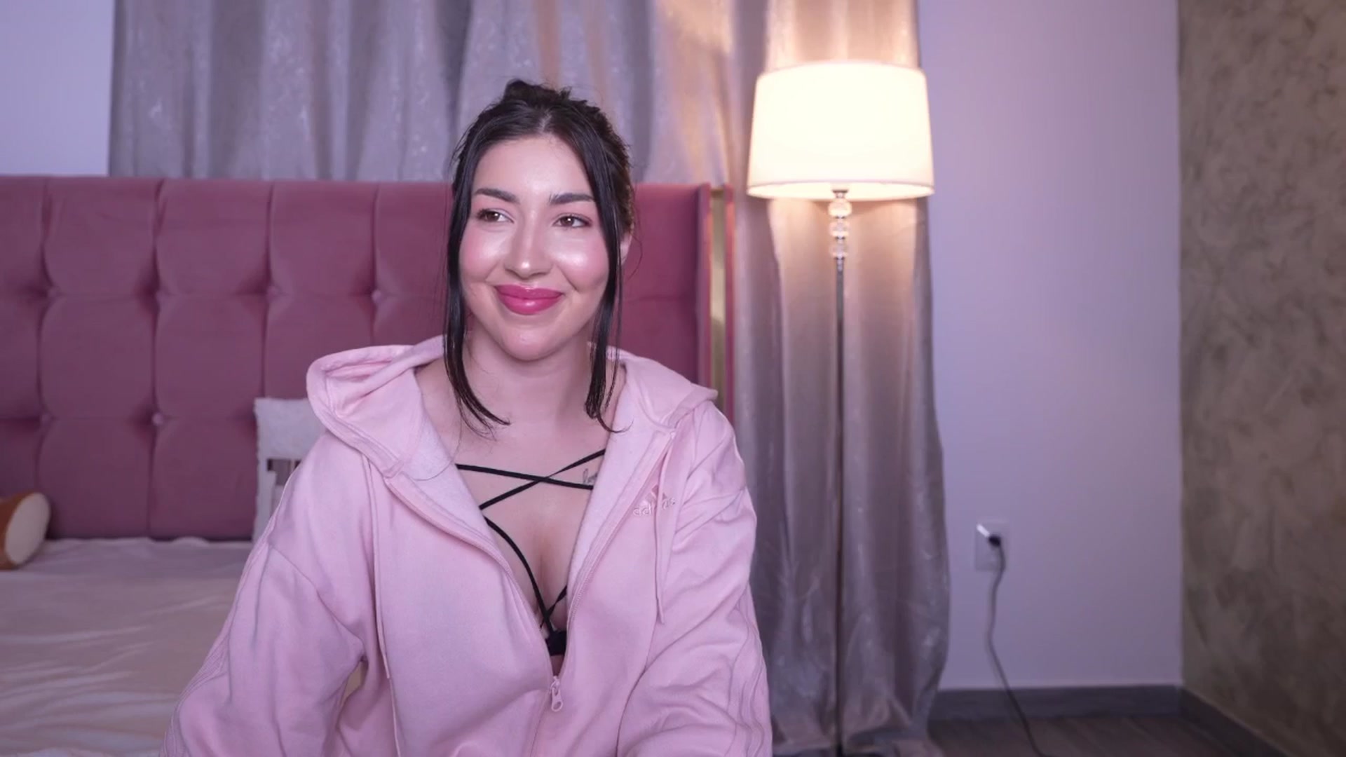 Gallery image thumbnail from JESSICAA's myfreecams stream on, 04/03/2026, 16:36 image 10 of 20