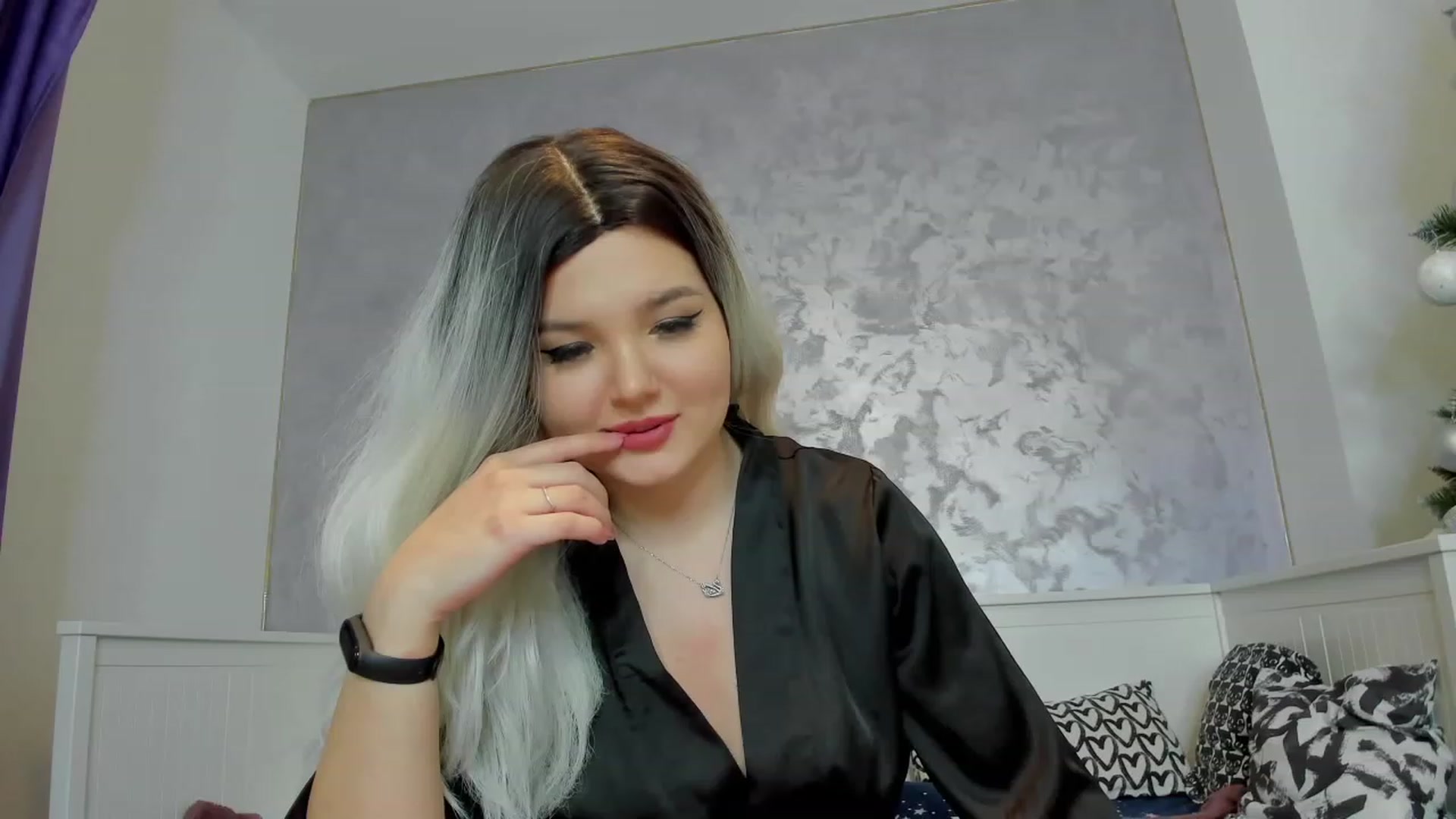 Gallery image thumbnail from JFantasy's myfreecams stream on, 02/08/2023, 24:02 image 18 of 20
