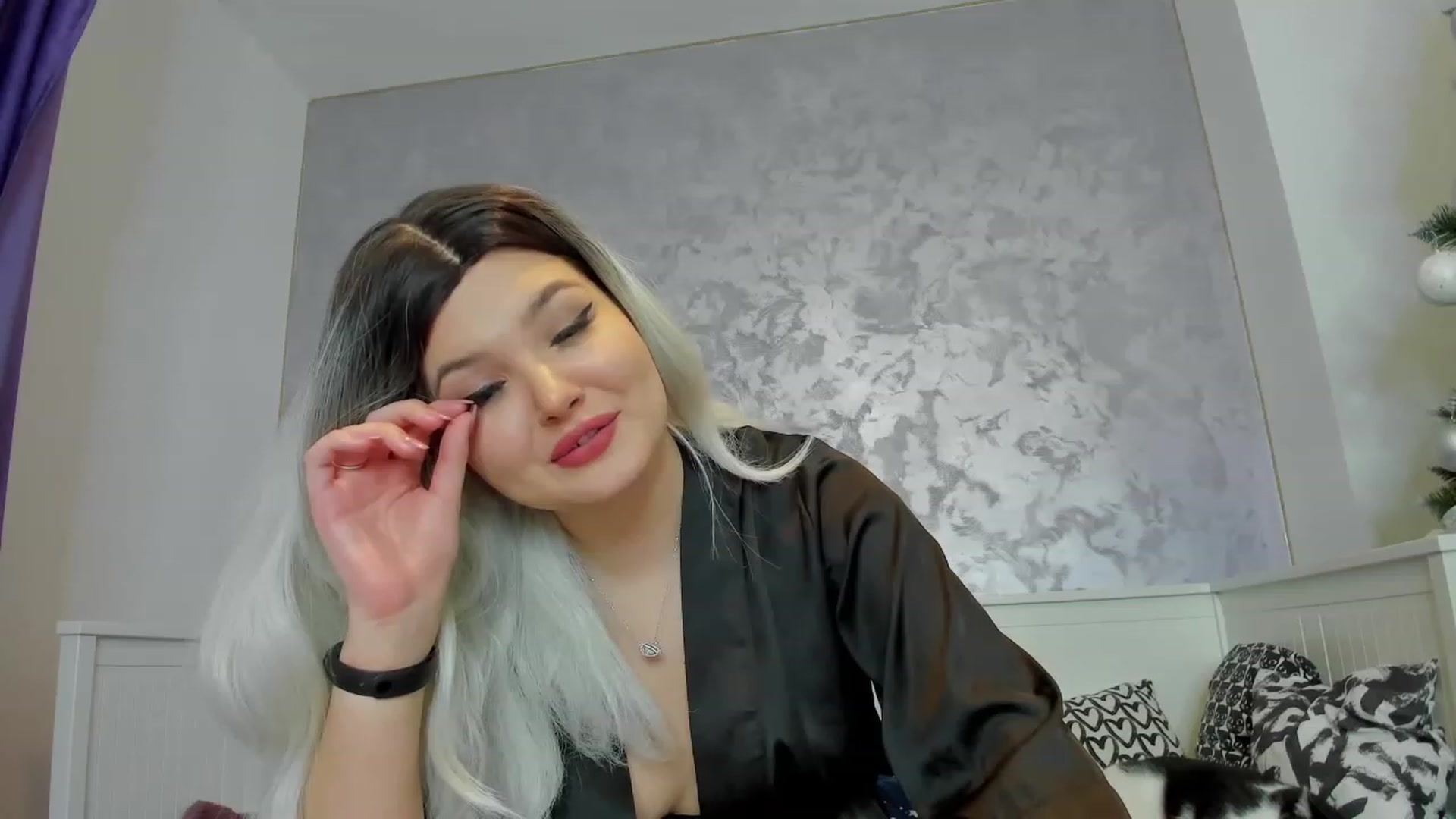 Gallery image thumbnail from JFantasy's myfreecams stream on, 02/08/2023, 24:02 image 16 of 20