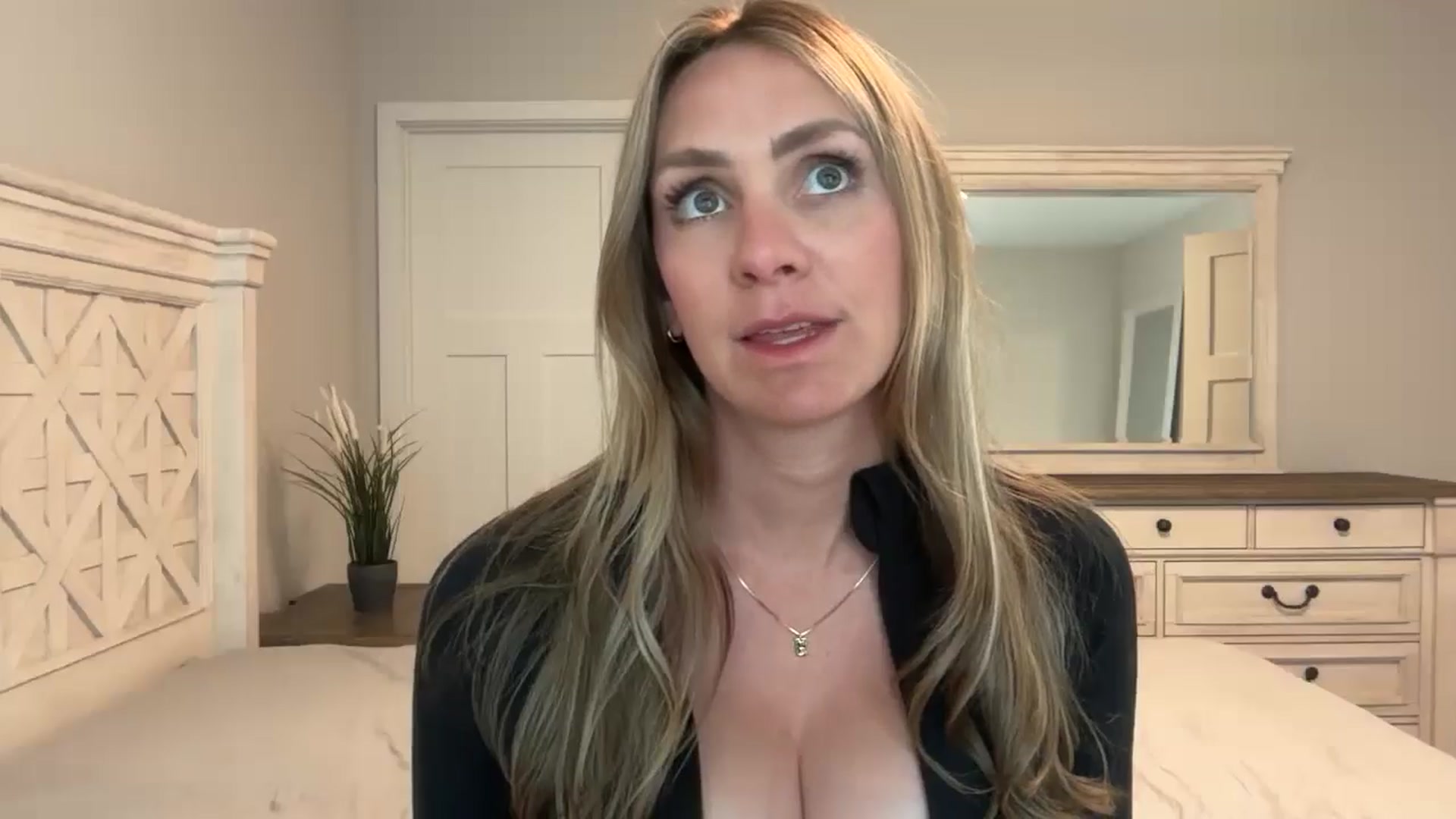 Gallery image thumbnail from JJMommyJugs's myfreecams stream on, 05/07/2025, 18:26 image 4 of 20