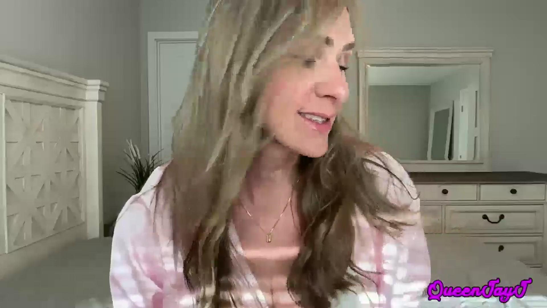 Gallery image thumbnail from JJMommyJugs's myfreecams stream on, 05/08/2025, 14:04 image 12 of 20