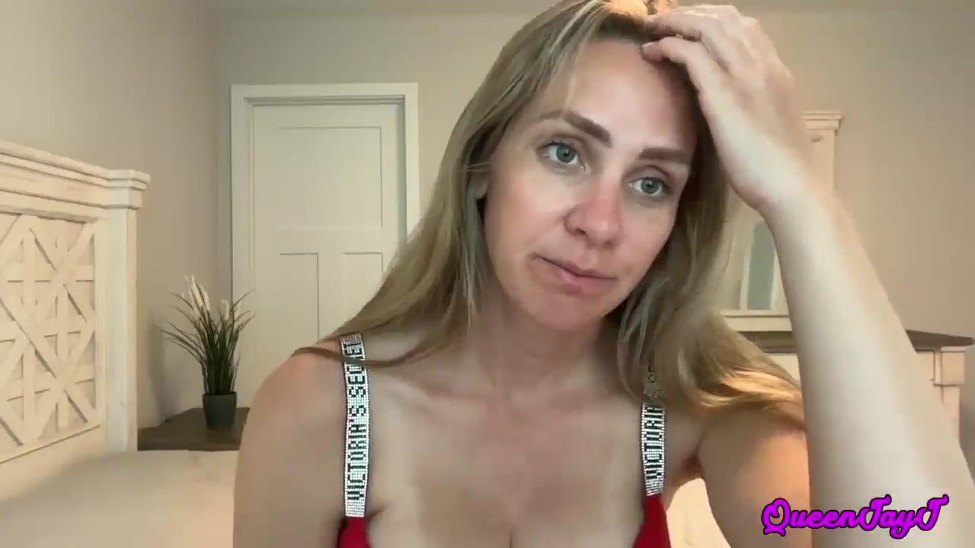 Gallery image thumbnail from JJMommyJugs's myfreecams stream on, 05/14/2025, 18:32 image 7 of 20