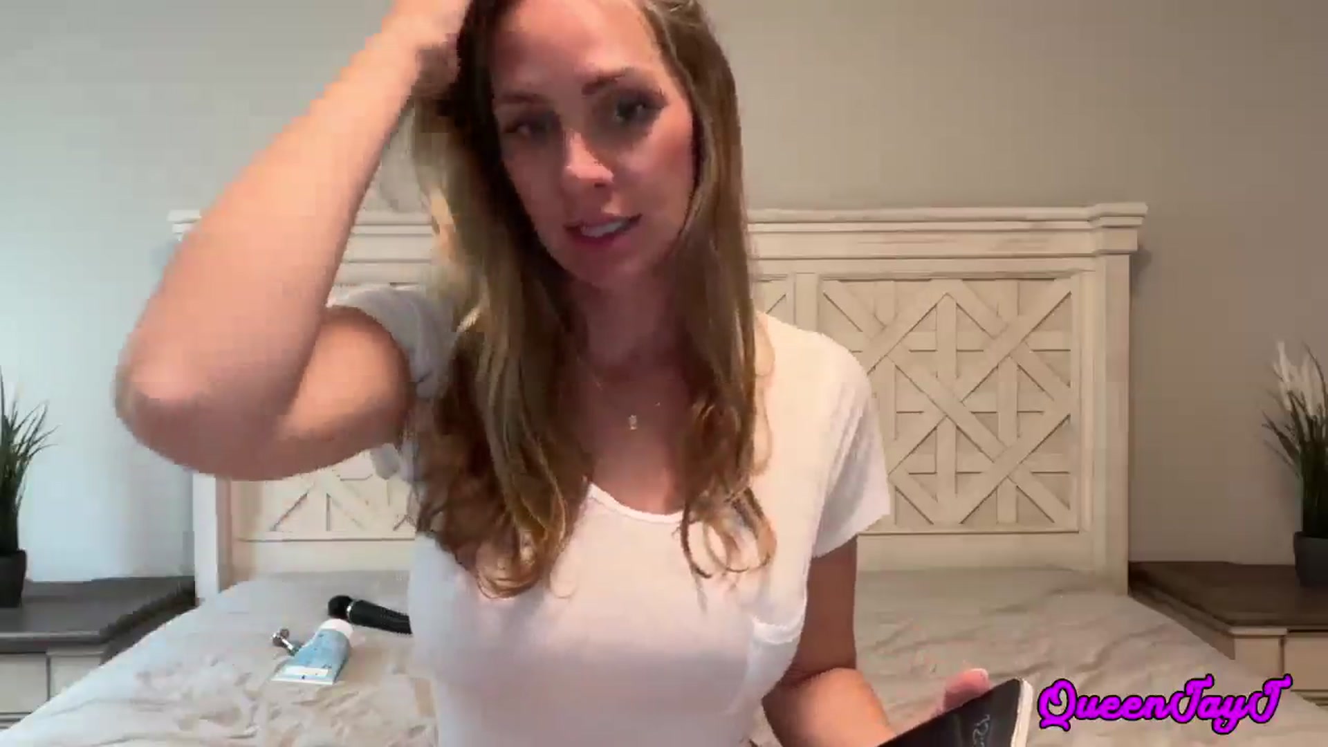 Gallery image thumbnail from JJMommyJugs's myfreecams stream on, 05/15/2025, 17:53 image 4 of 20