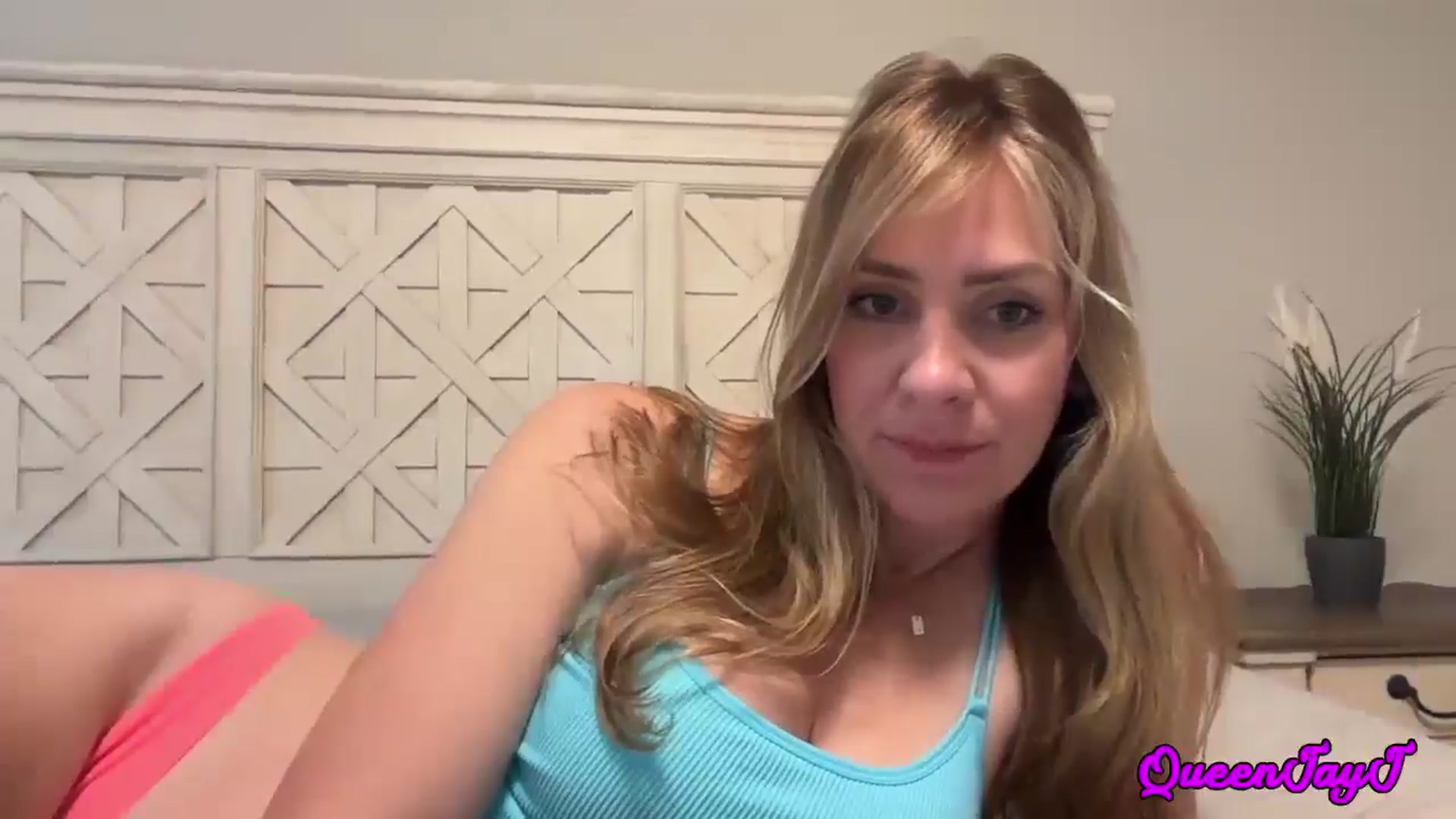 Gallery image thumbnail from JJMommyJugs's myfreecams stream on, 05/19/2025, 14:08 image 13 of 20