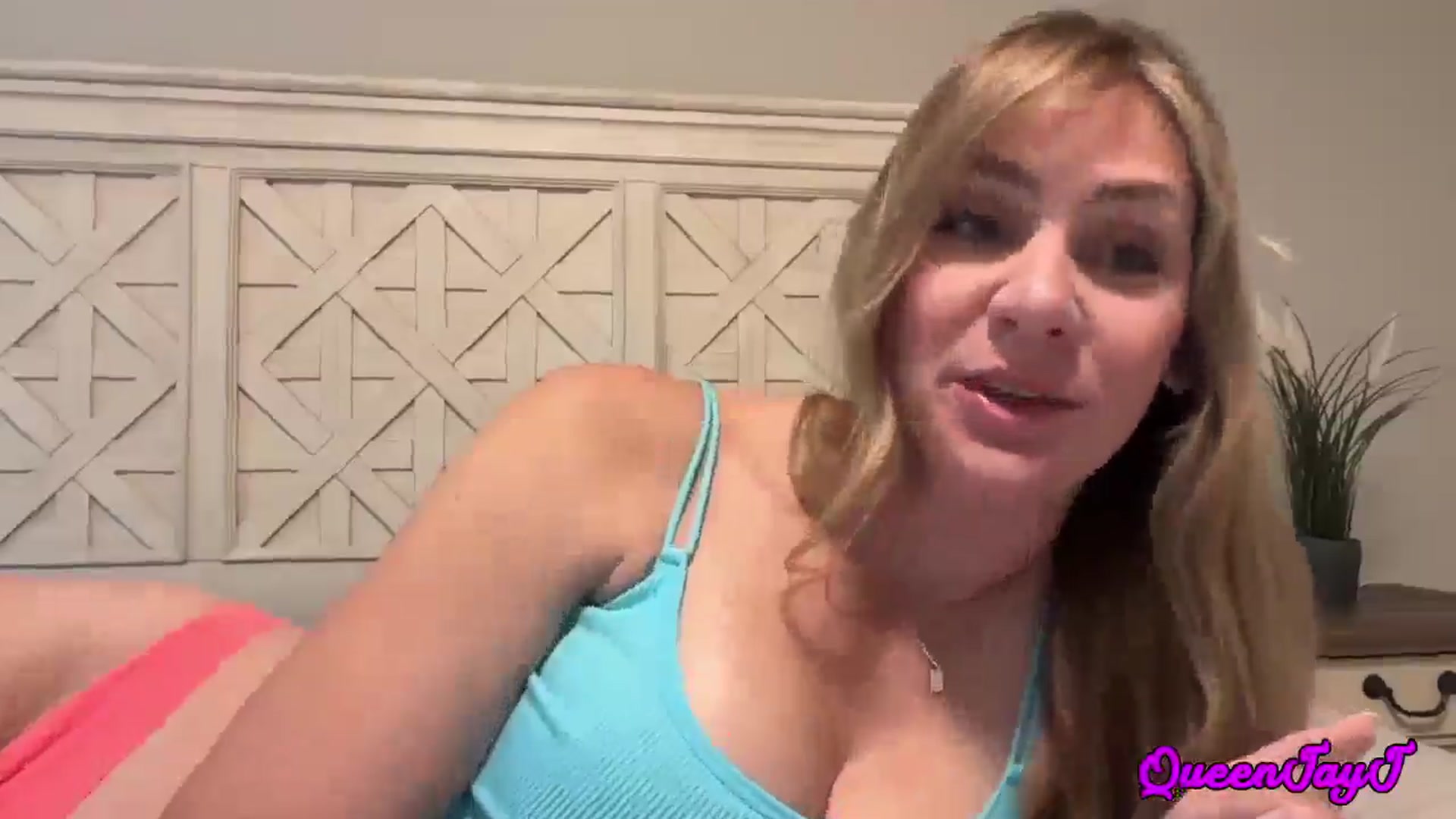 Gallery image thumbnail from JJMommyJugs's myfreecams stream on, 05/19/2025, 14:08 image 11 of 20