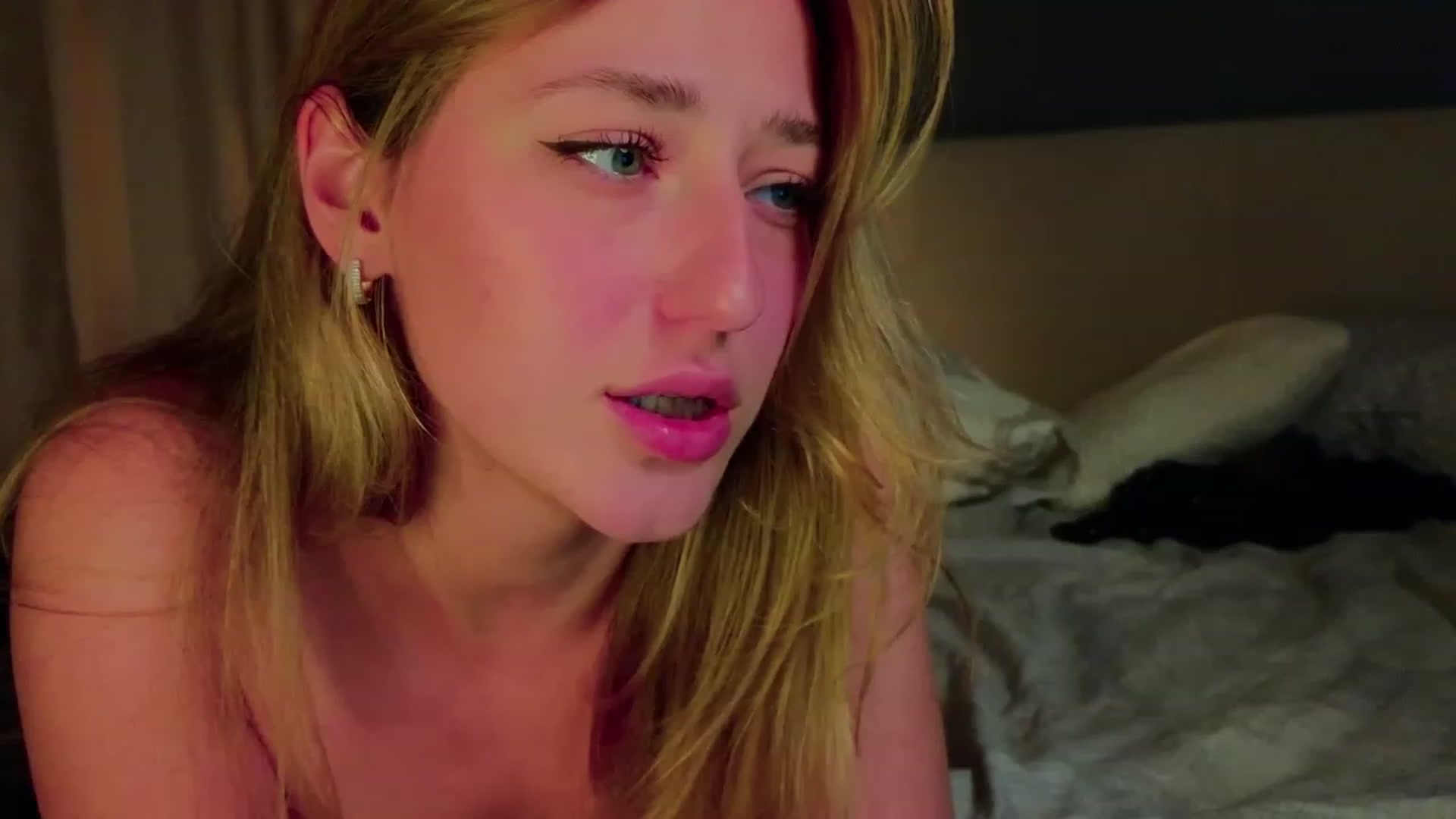 Gallery image thumbnail from JNeir_'s myfreecams stream on, 10/07/2023, 17:13 image 13 of 20