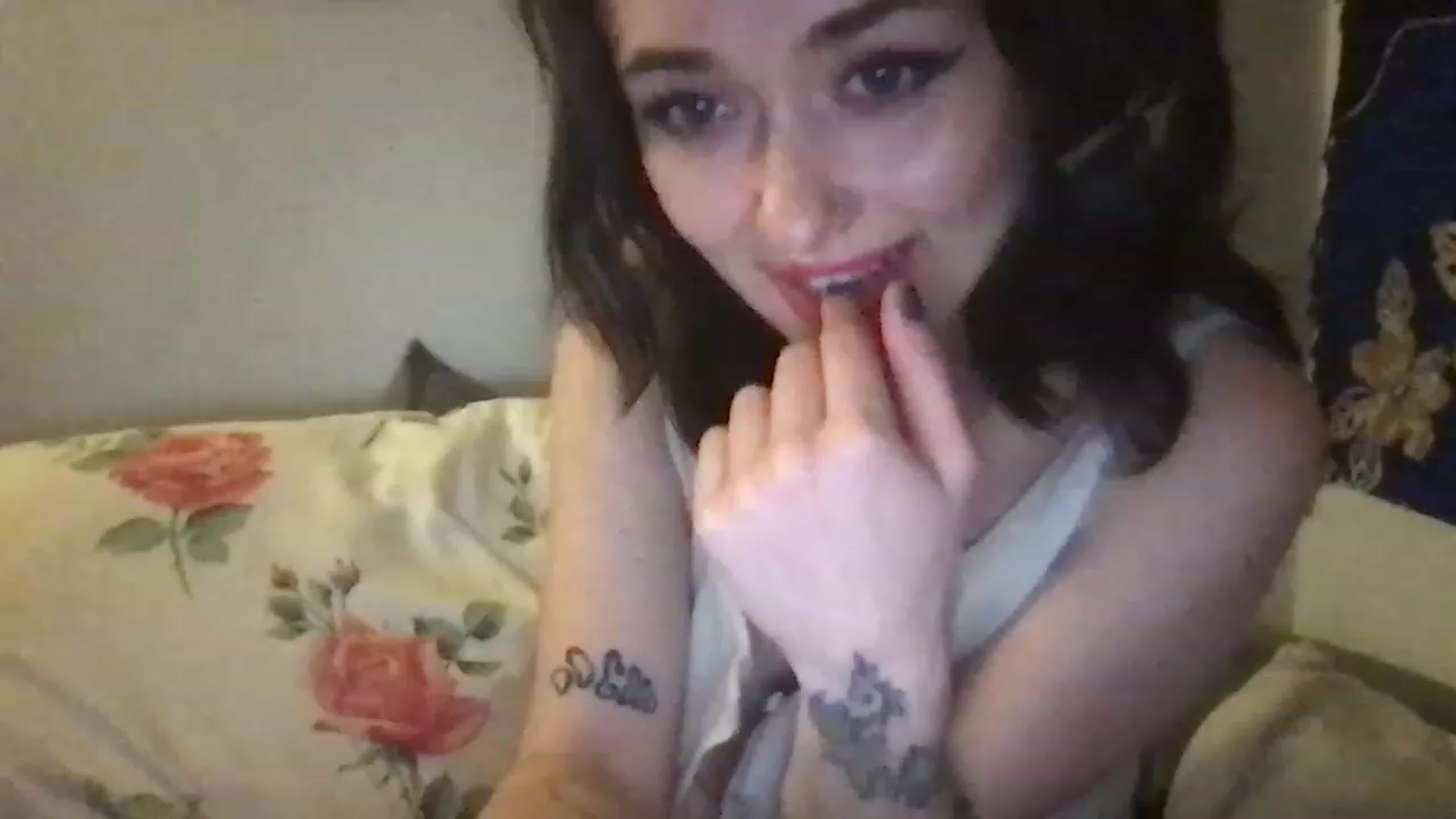 Gallery image thumbnail from JULI3TT3's myfreecams stream on, 11/22/2022, 11:22 image 9 of 20