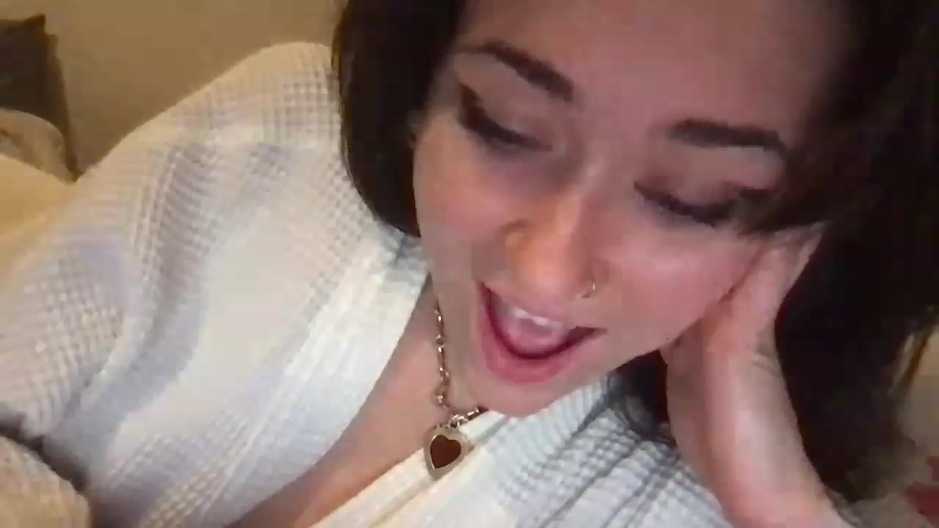 Gallery image thumbnail from JULI3TT3's myfreecams stream on, 11/27/2022, 19:34 image 10 of 20