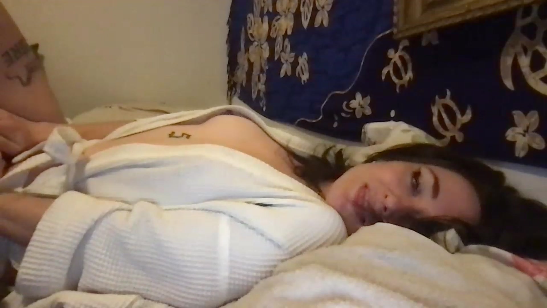 Gallery image thumbnail from JULI3TT3's myfreecams stream on, 11/27/2022, 19:34 image 17 of 20