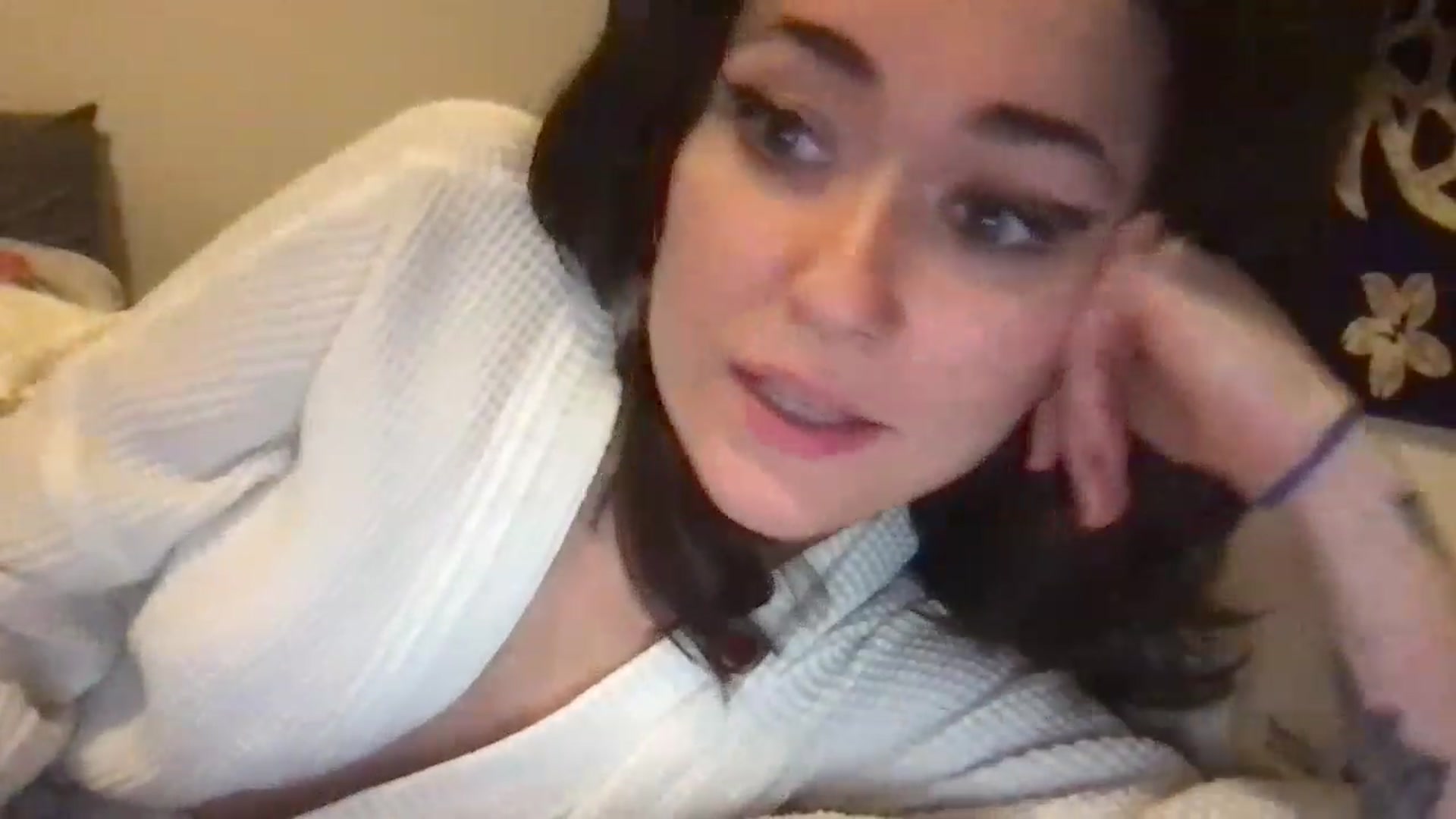 Gallery image thumbnail from JULI3TT3's myfreecams stream on, 11/27/2022, 19:34 image 20 of 20