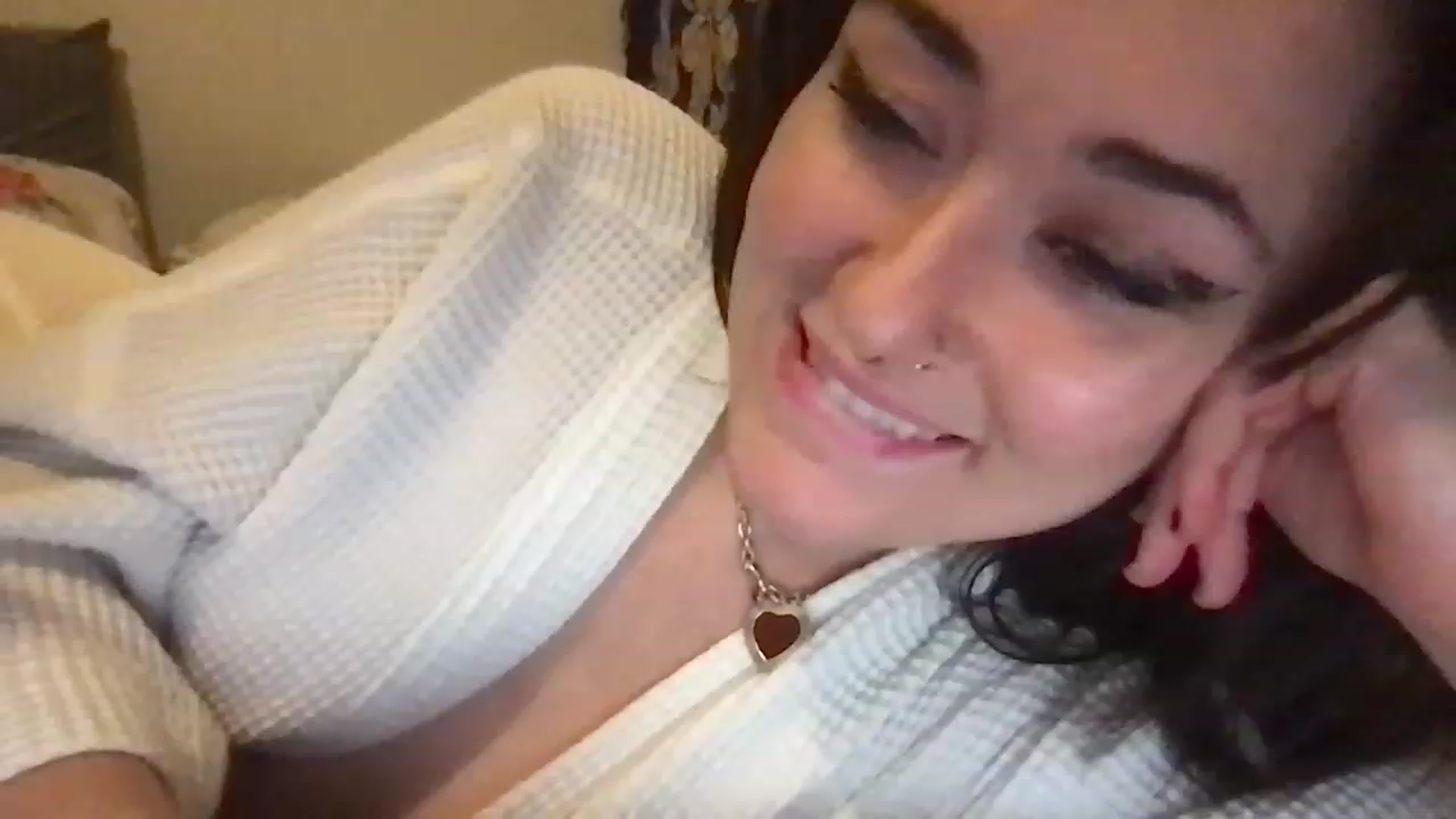 Gallery image thumbnail from JULI3TT3's myfreecams stream on, 11/27/2022, 19:34 image 7 of 20