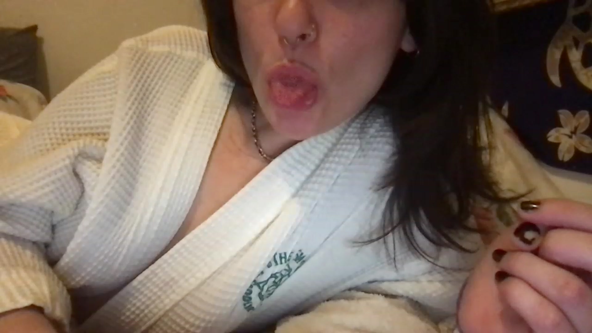 Gallery image thumbnail from JULI3TT3's myfreecams stream on, 11/27/2022, 19:34 image 13 of 20