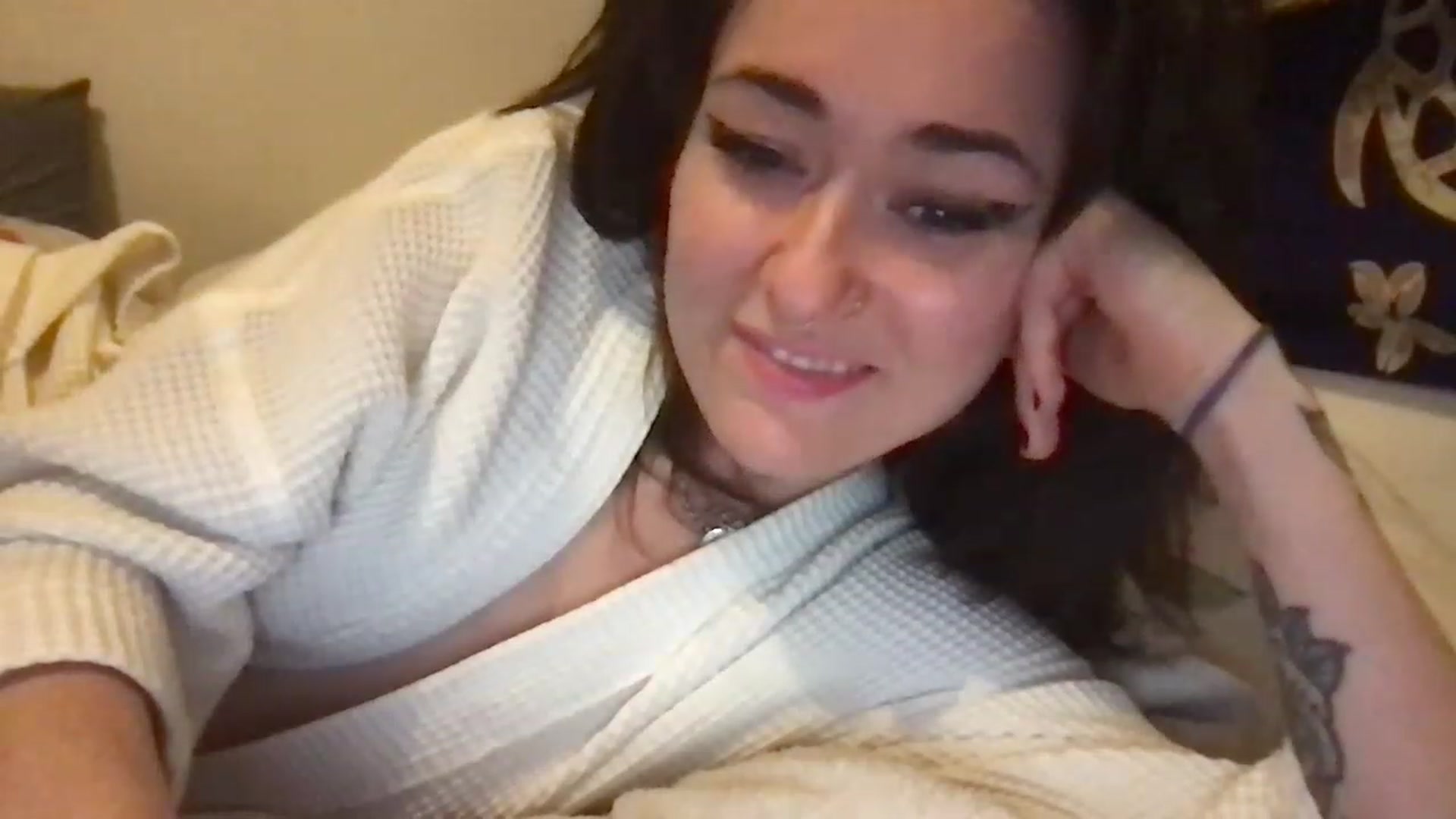 Gallery image thumbnail from JULI3TT3's myfreecams stream on, 11/27/2022, 19:34 image 18 of 20