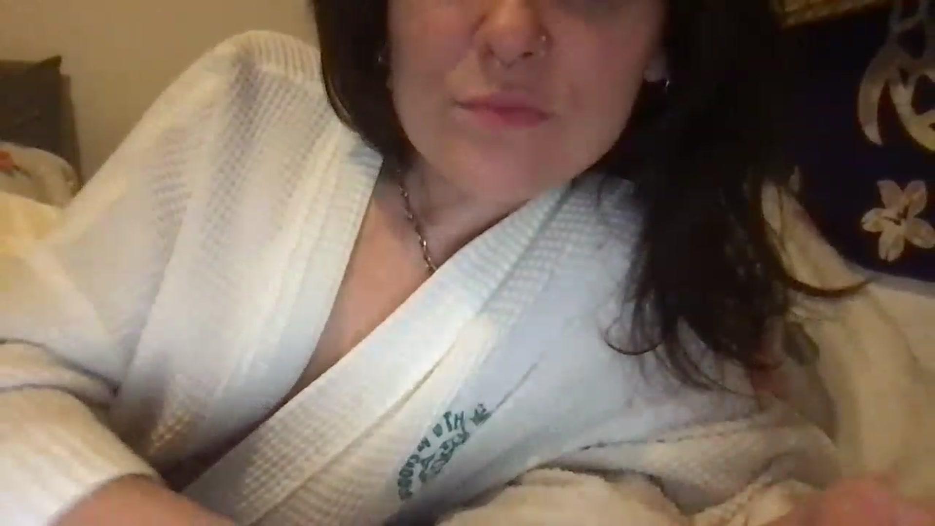 Gallery image thumbnail from JULI3TT3's myfreecams stream on, 11/27/2022, 19:34 image 12 of 20