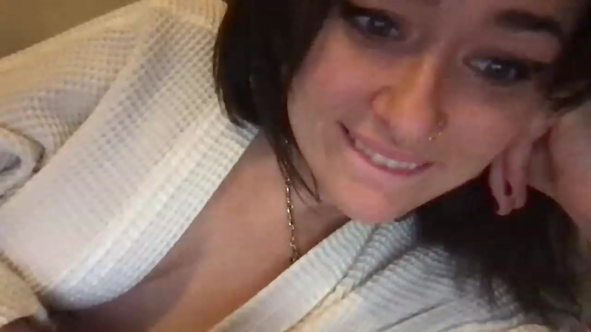 Gallery image thumbnail from JULI3TT3's myfreecams stream on, 11/27/2022, 19:34 image 3 of 20