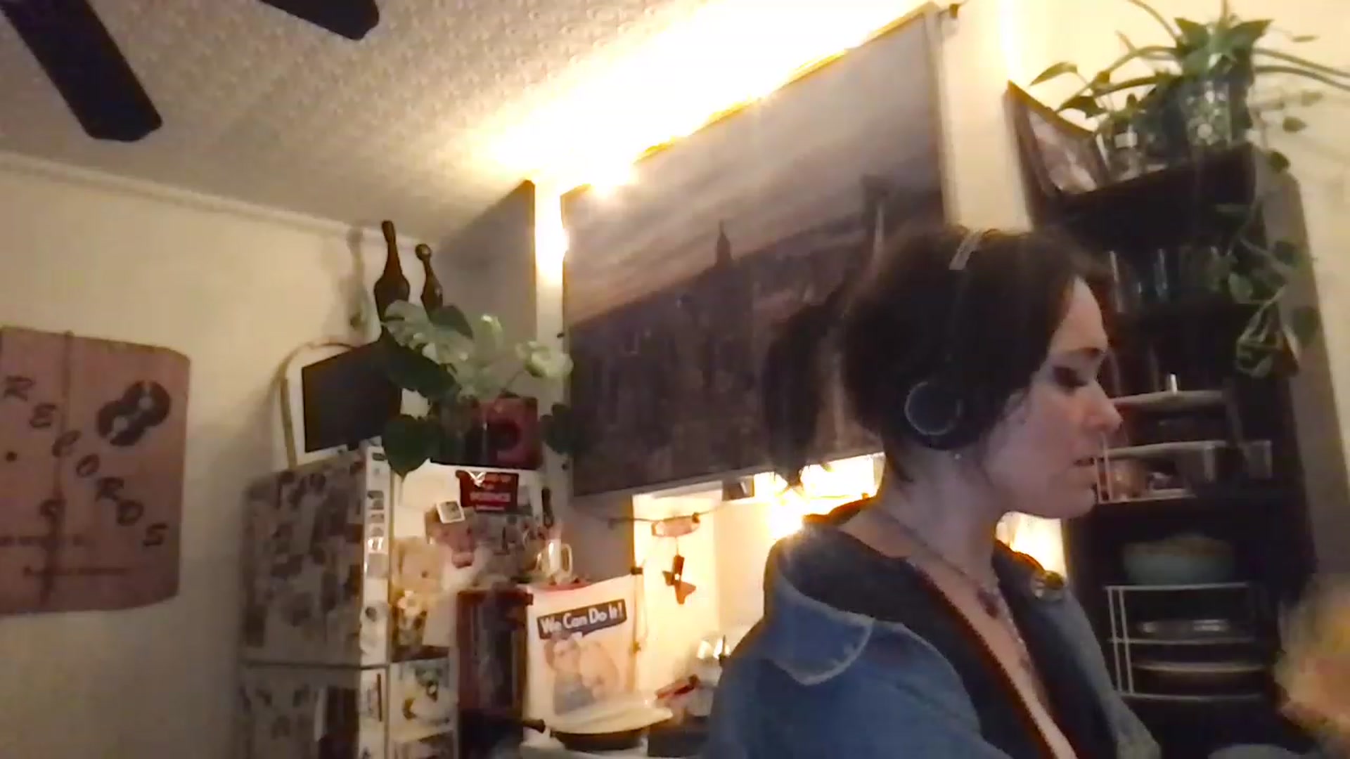 Gallery image thumbnail from JULI3TT3's myfreecams stream on, 11/27/2022, 23:24 image 20 of 20