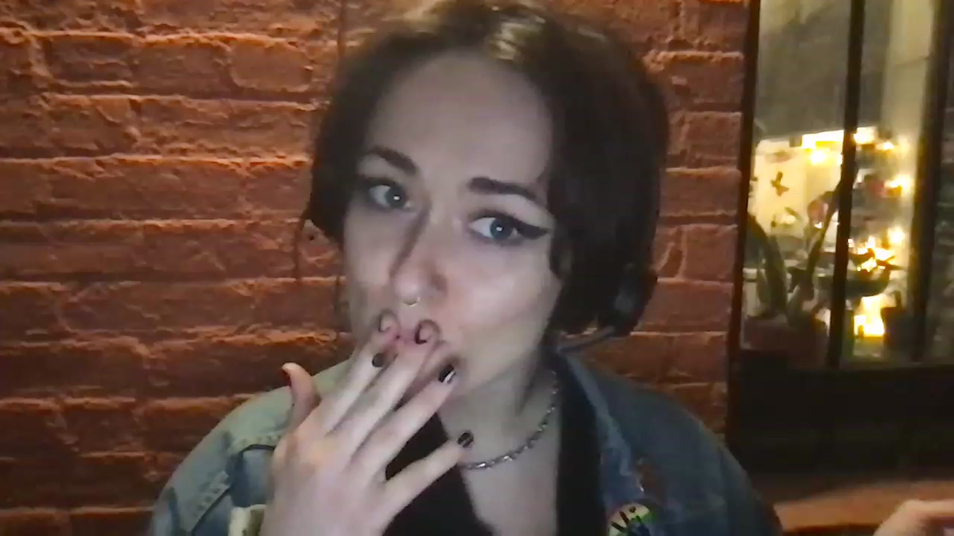 Gallery image thumbnail from JULI3TT3's myfreecams stream on, 11/27/2022, 23:24 image 13 of 20