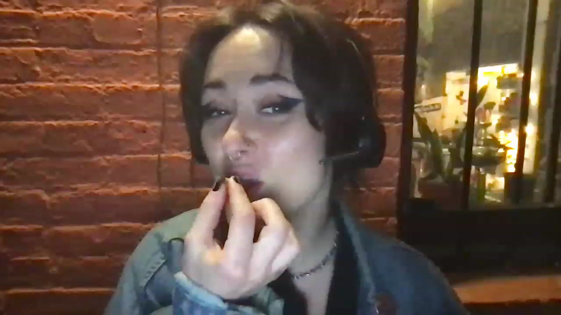 Gallery image thumbnail from JULI3TT3's myfreecams stream on, 11/27/2022, 23:24 image 16 of 20