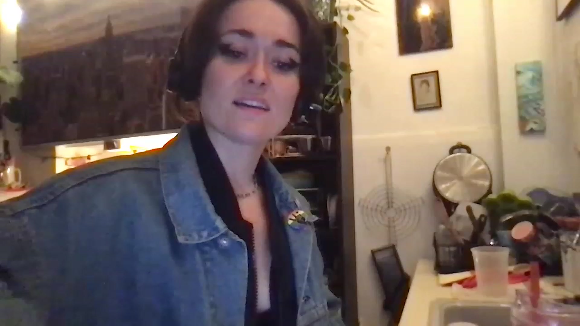 Gallery image thumbnail from JULI3TT3's myfreecams stream on, 11/27/2022, 23:24 image 9 of 20