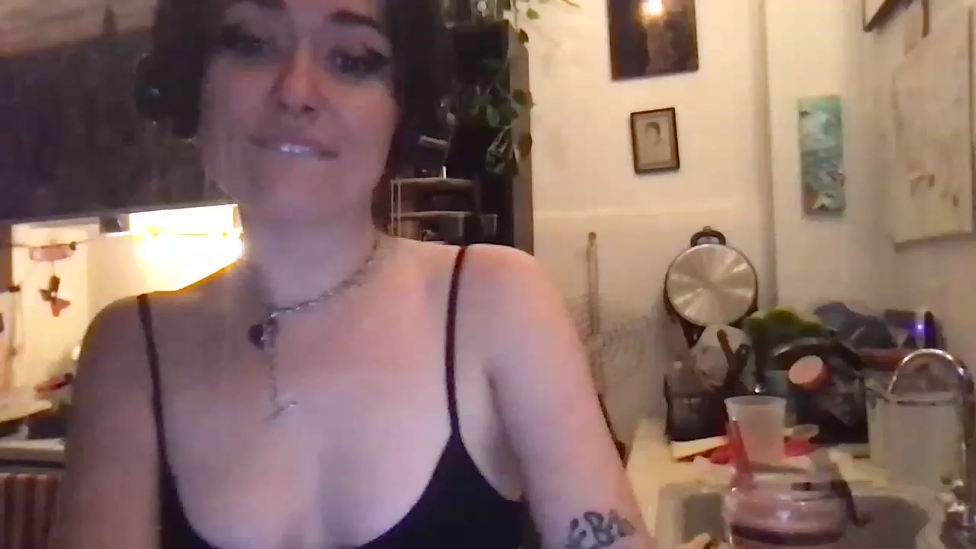 Gallery image thumbnail from JULI3TT3's myfreecams stream on, 11/27/2022, 23:24 image 2 of 20