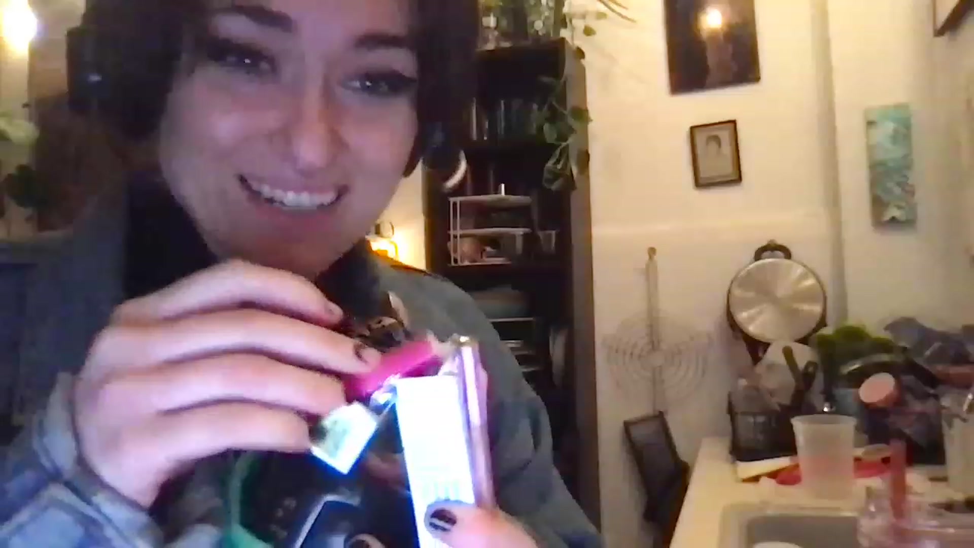 Gallery image thumbnail from JULI3TT3's myfreecams stream on, 11/27/2022, 23:24 image 10 of 20
