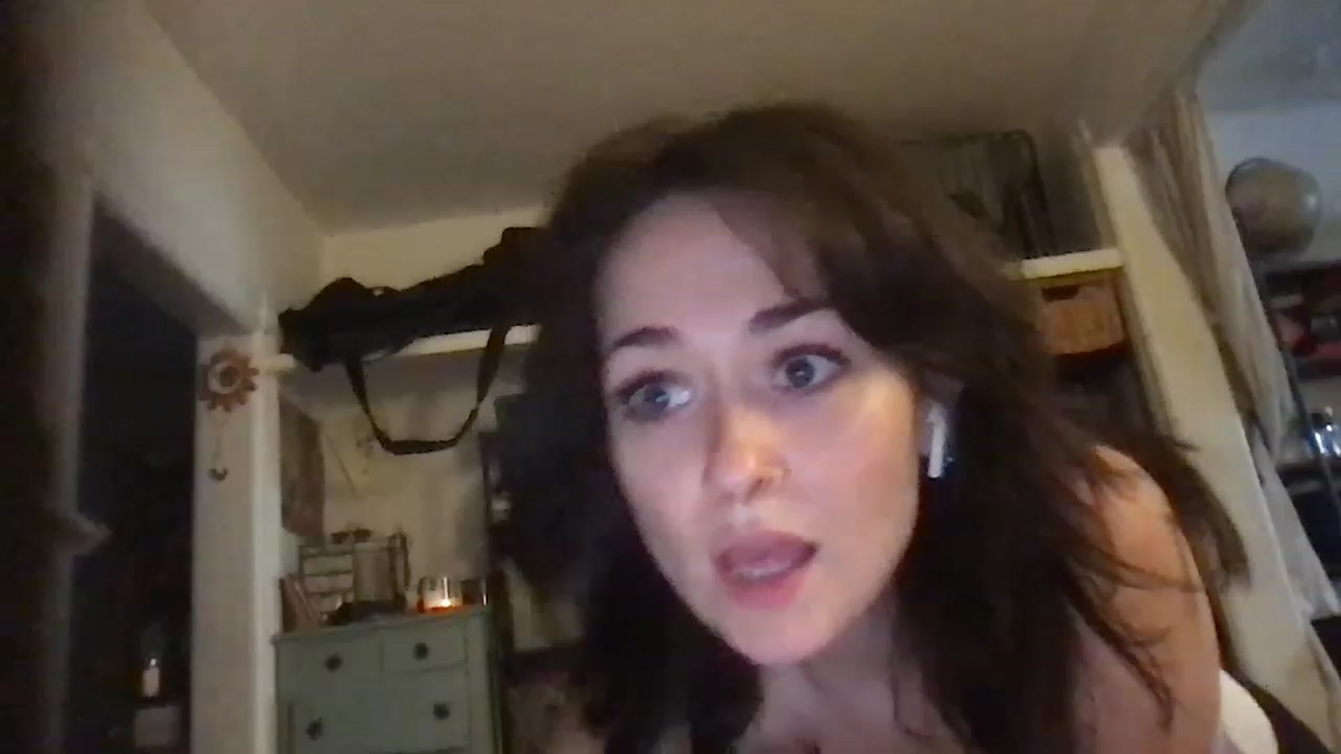Gallery image thumbnail from JULI3TT3's myfreecams stream on, 11/28/2022, 20:27 image 6 of 20