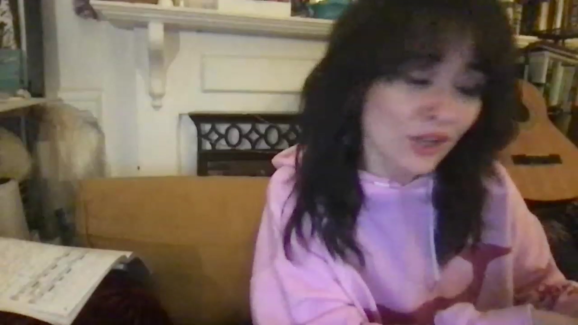 Gallery image thumbnail from JULI3TT3's myfreecams stream on, 03/07/2023, 09:18 image 4 of 20