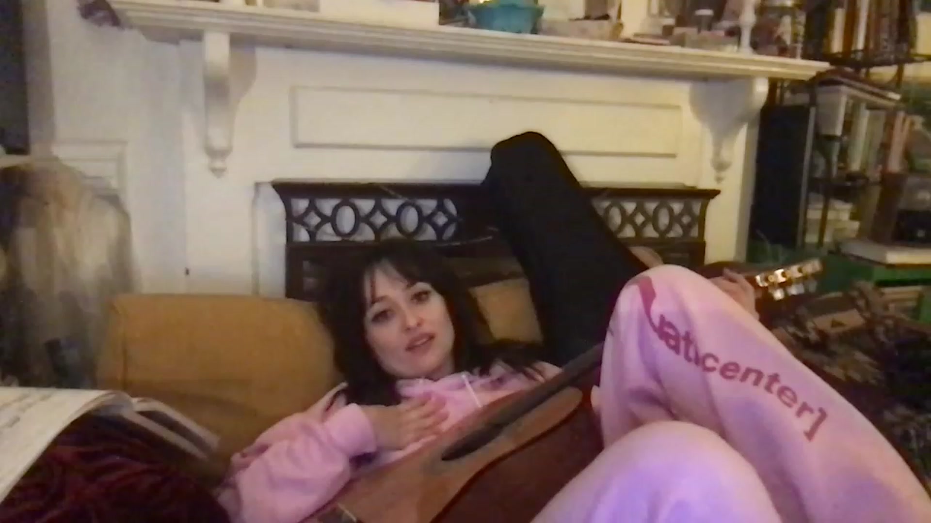 Gallery image thumbnail from JULI3TT3's myfreecams stream on, 03/07/2023, 09:18 image 14 of 20