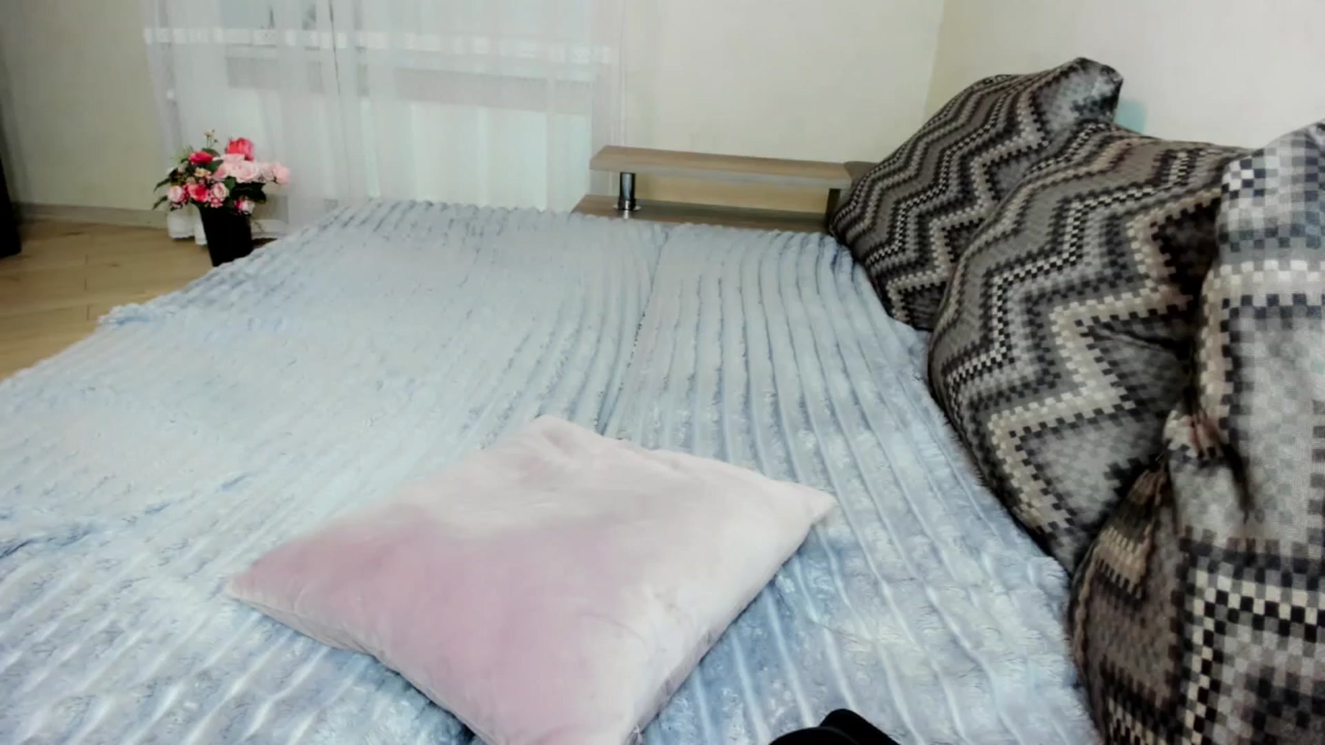 Gallery image thumbnail from JULIETPANTHER's myfreecams stream on, 05/06/2025, 22:42 image 14 of 20