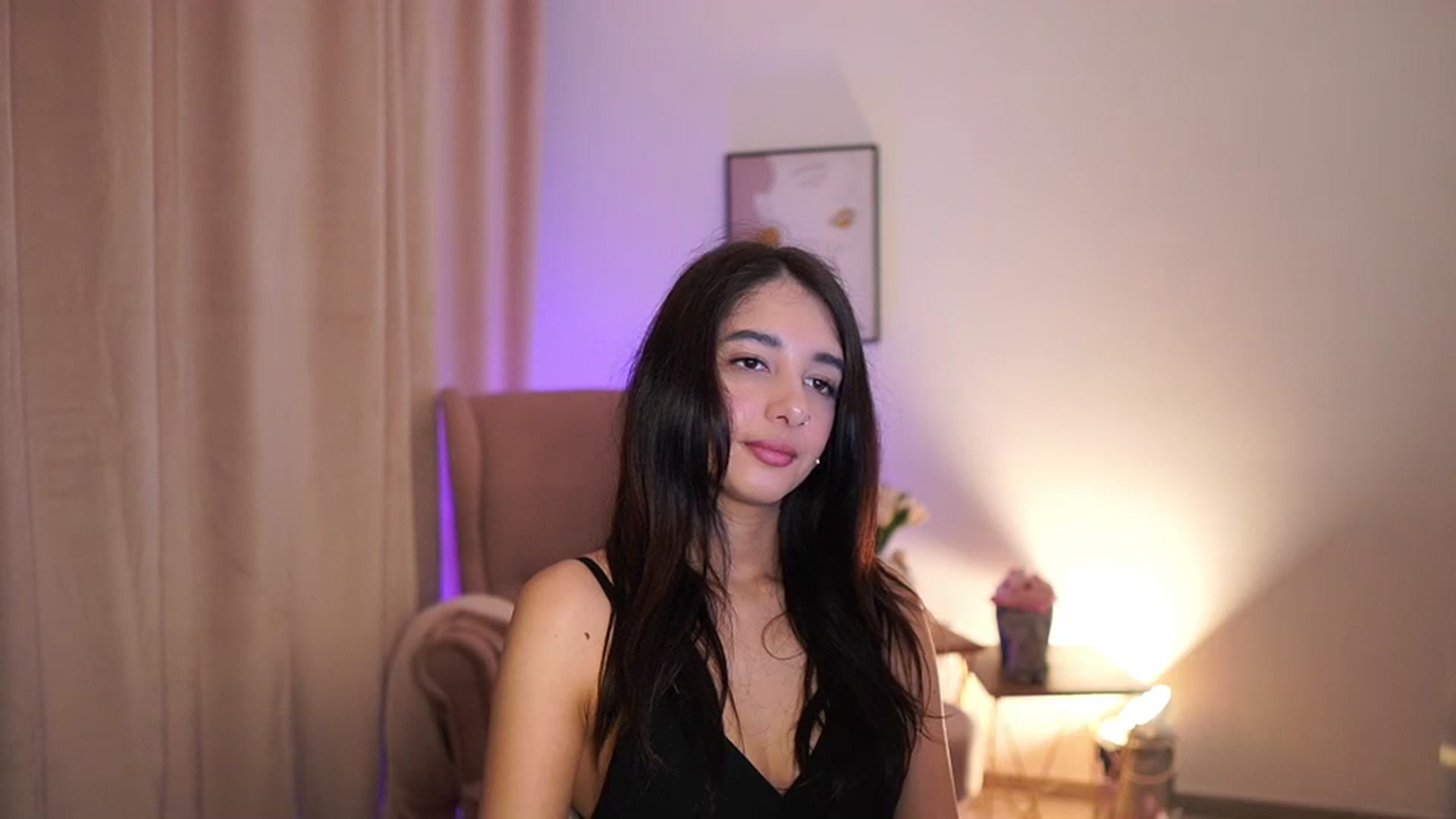 Gallery image thumbnail from Jacky__smith's myfreecams stream on, 04/20/2025, 09:53 image 6 of 20