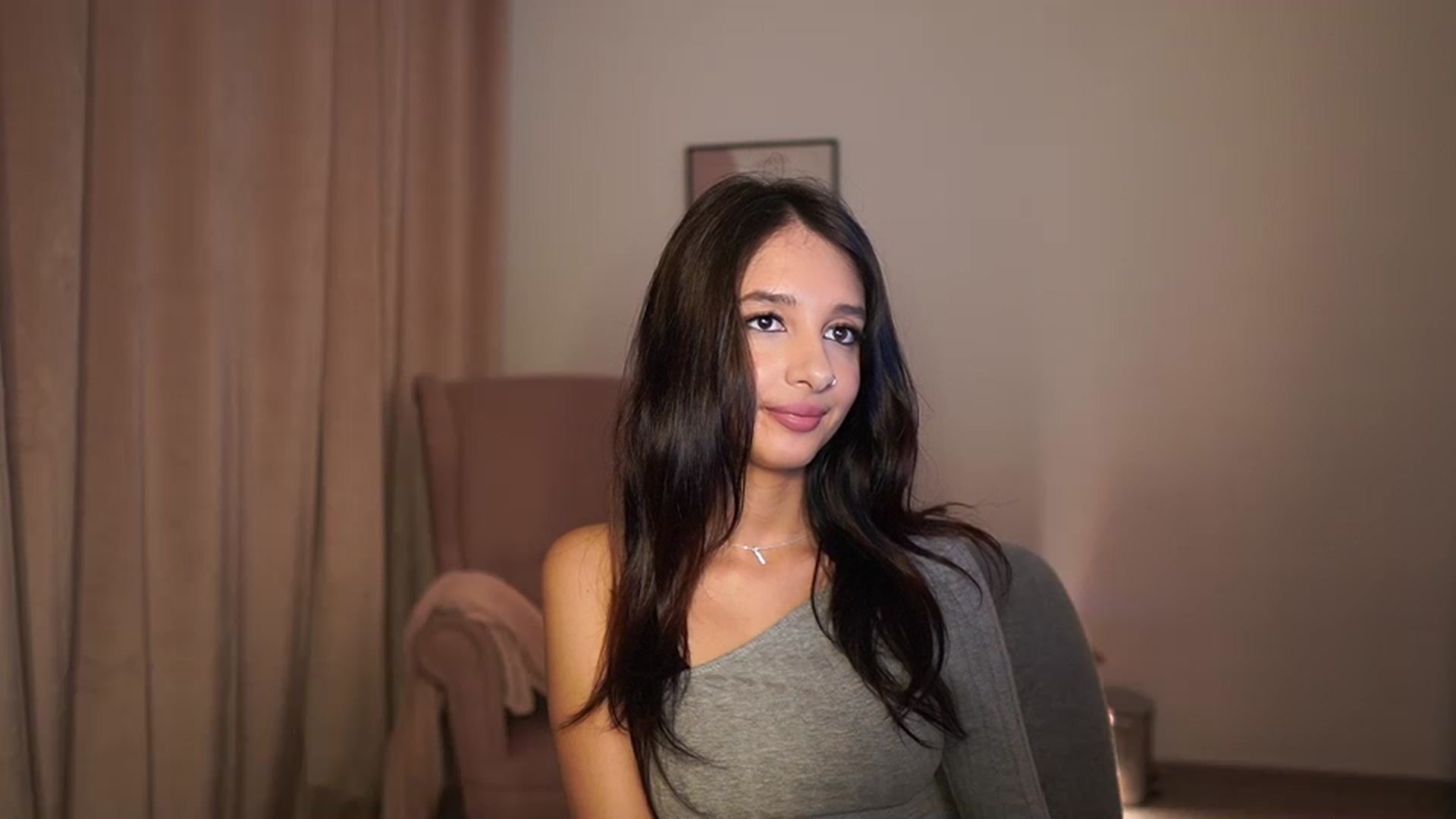 Gallery image thumbnail from Jacky__smith's myfreecams stream on, 05/06/2025, 09:08 image 9 of 20