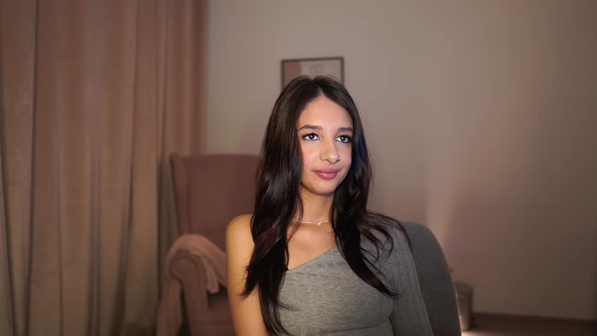 Gallery image thumbnail from Jacky__smith's myfreecams stream on, 05/06/2025, 09:08 image 10 of 20