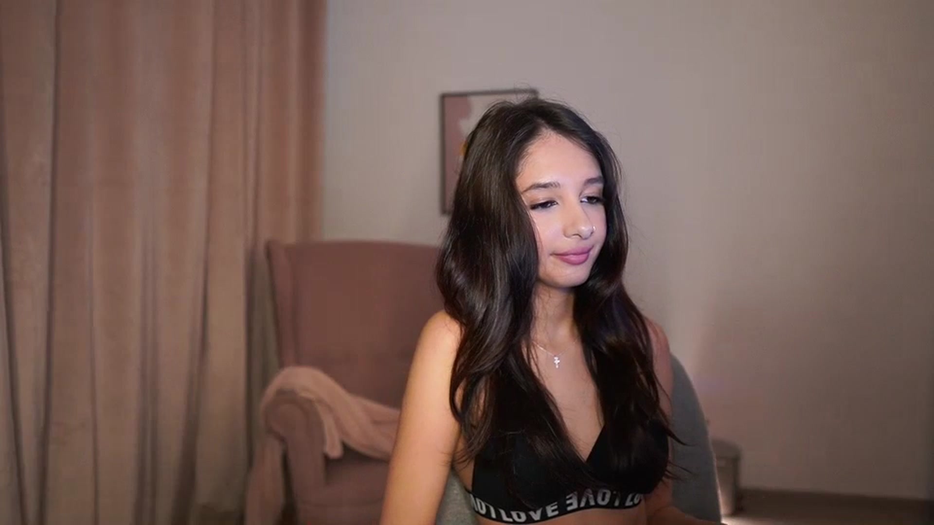 Gallery image thumbnail from Jacky__smith's myfreecams stream on, 05/06/2025, 09:58 image 12 of 20