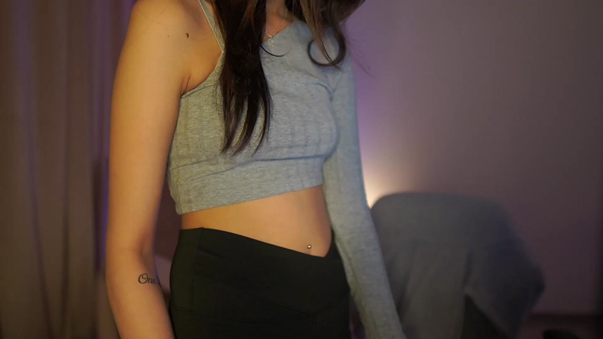 Gallery image thumbnail from Jacky__smith's myfreecams stream on, 05/19/2025, 09:11 image 9 of 20