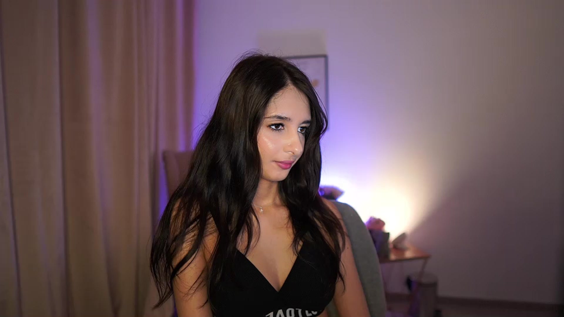 Gallery image thumbnail from Jacky__smith's myfreecams stream on, 06/16/2025, 11:24 image 1 of 20