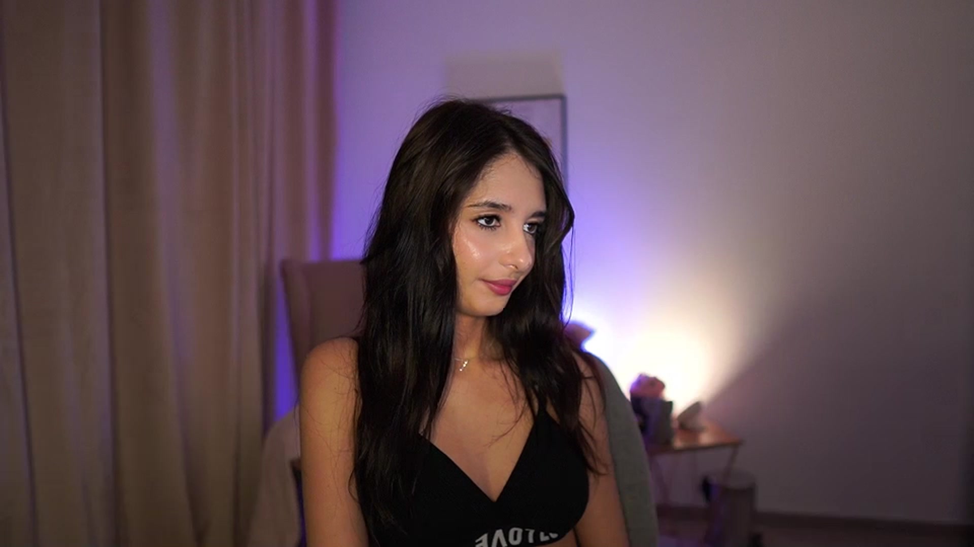 Gallery image thumbnail from Jacky__smith's myfreecams stream on, 06/16/2025, 12:25 image 8 of 20