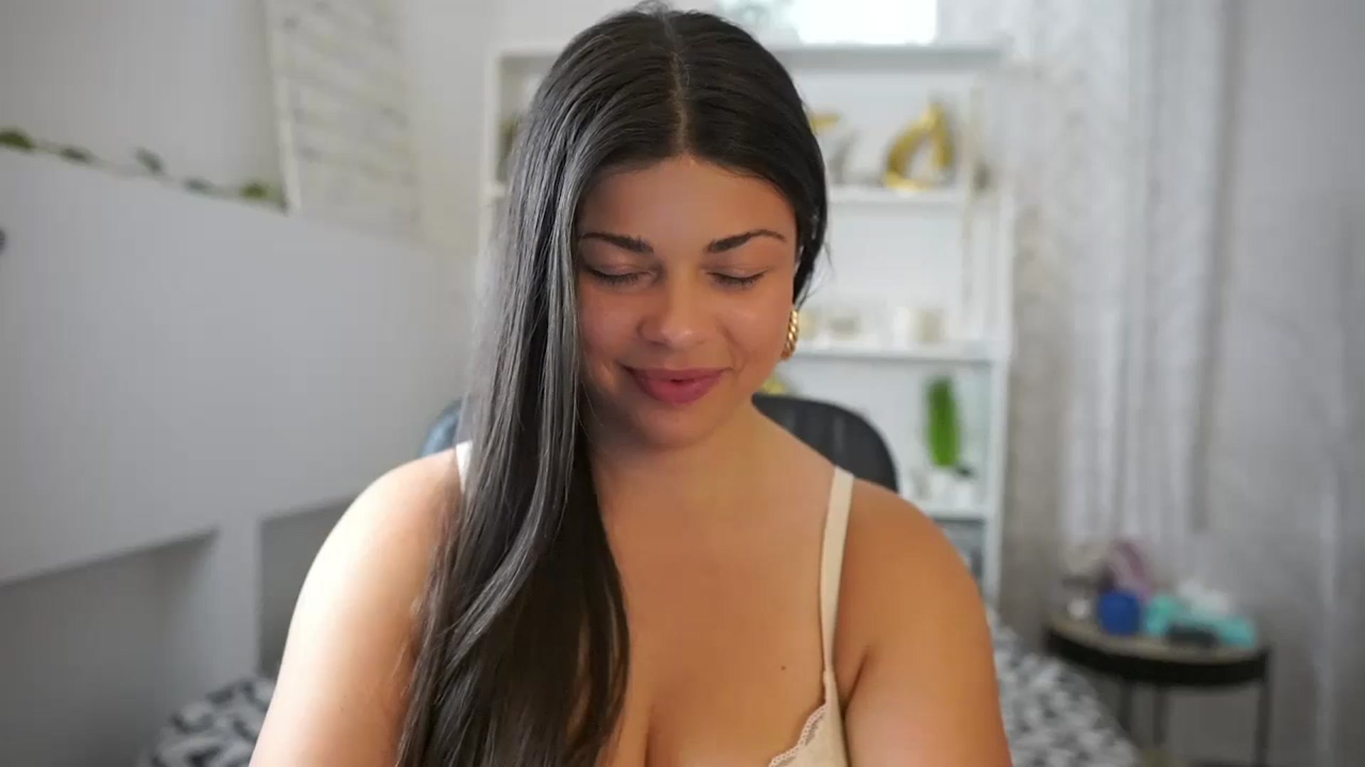 Gallery image thumbnail from Jaclyn__Case's myfreecams stream on, 06/14/2024, 13:03 image 11 of 20